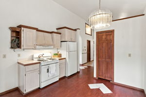 Functional Eat In Kitchen, All Appliances Included