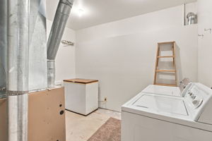 Utility Room & Laundry
