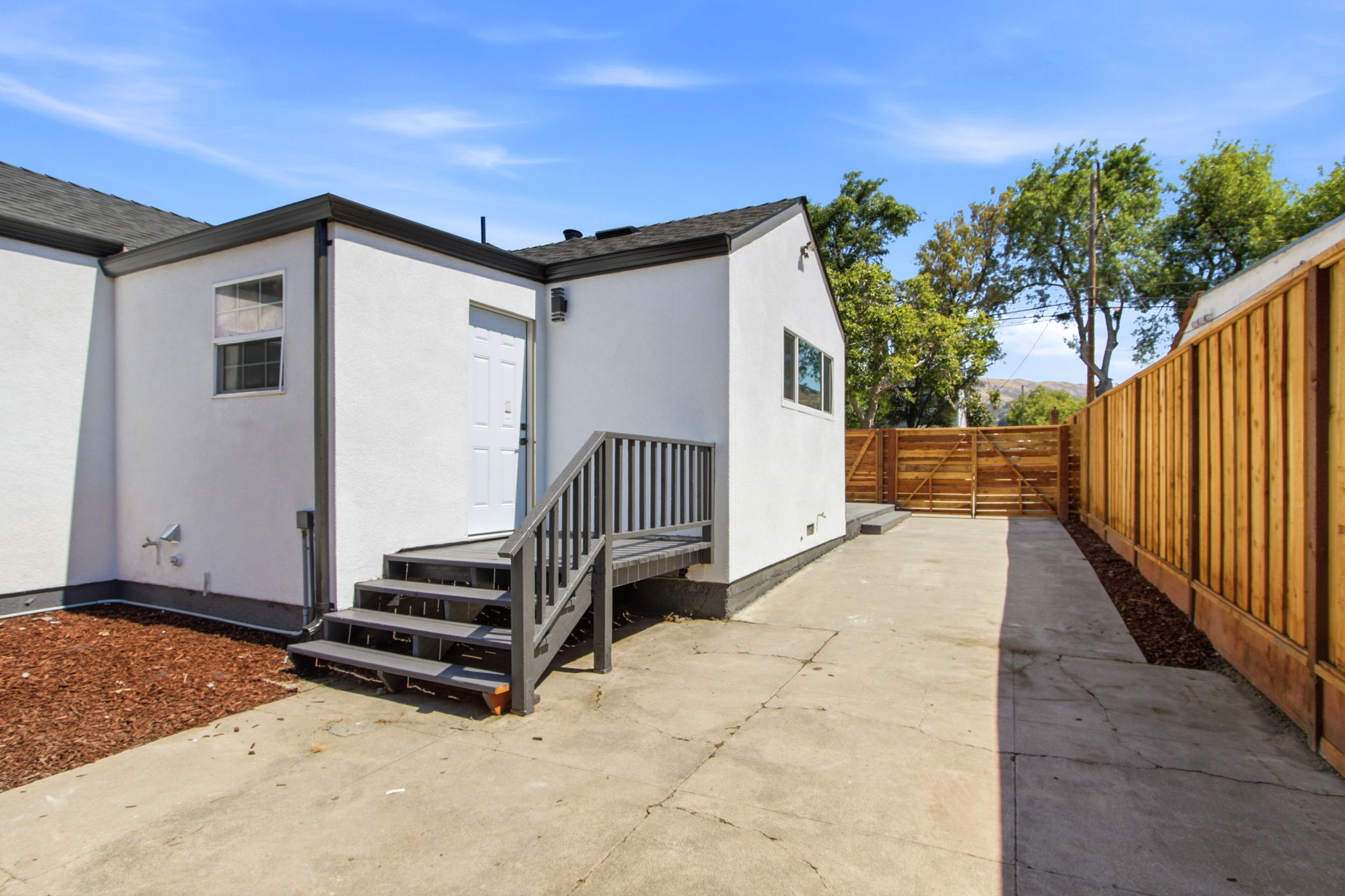 038_F8_75 S Cragmont Ave