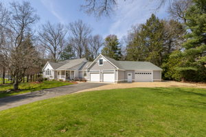 75 Wrights Brook Dr, Somers, CT 06071, USA Photo 6