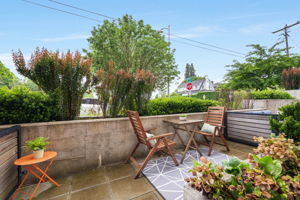 Big Private patio space to enjoy a morning cup of coffee or BBQ w/friends