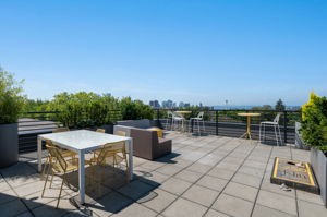 Lots of space for entertaining on the rooftop patio garden