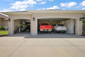 ENORMOUS 998sf 3-car + golf cart garage with CAR LIFT!
