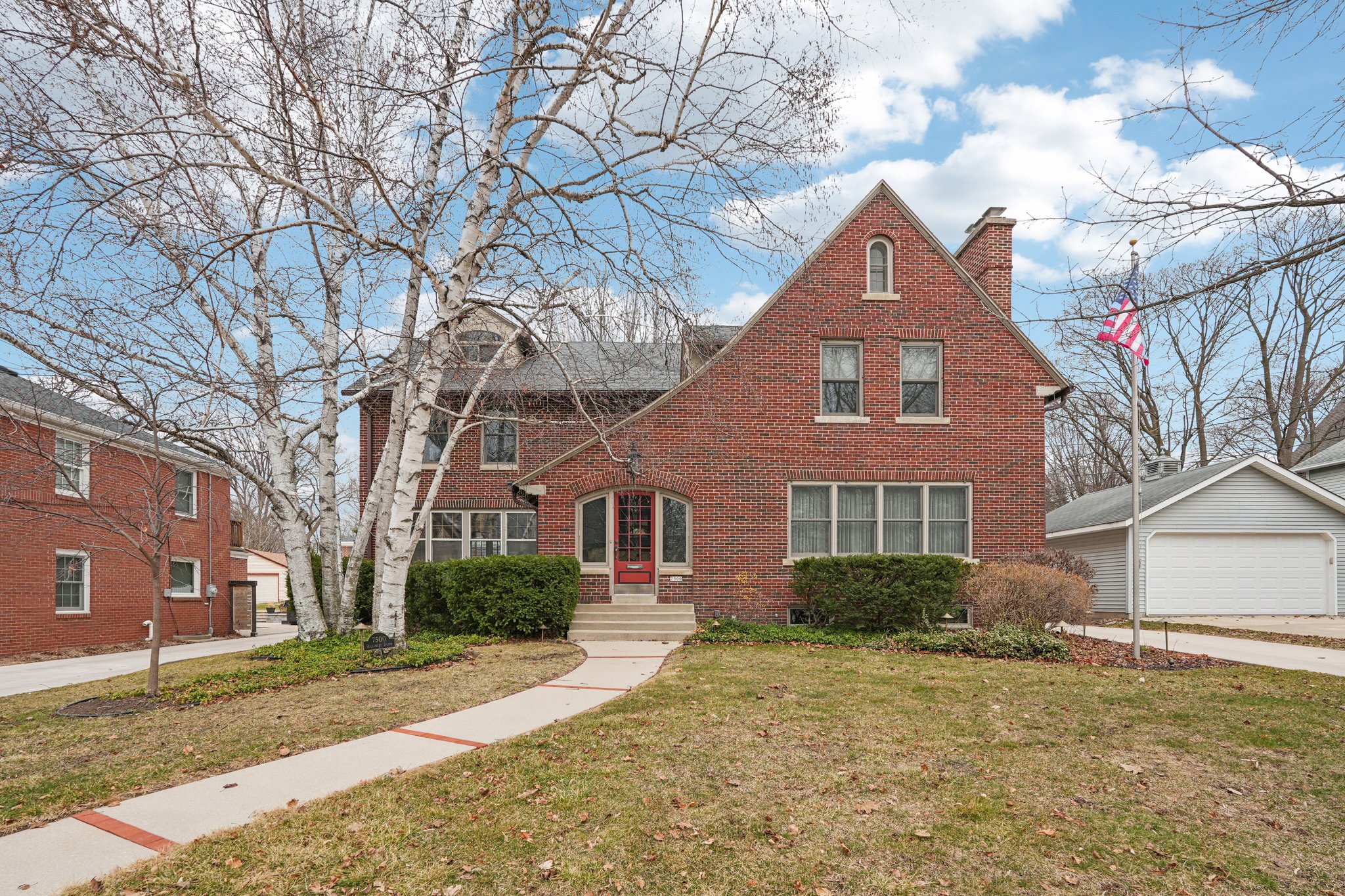 Hillcrest Dr-S1103-001.jpg