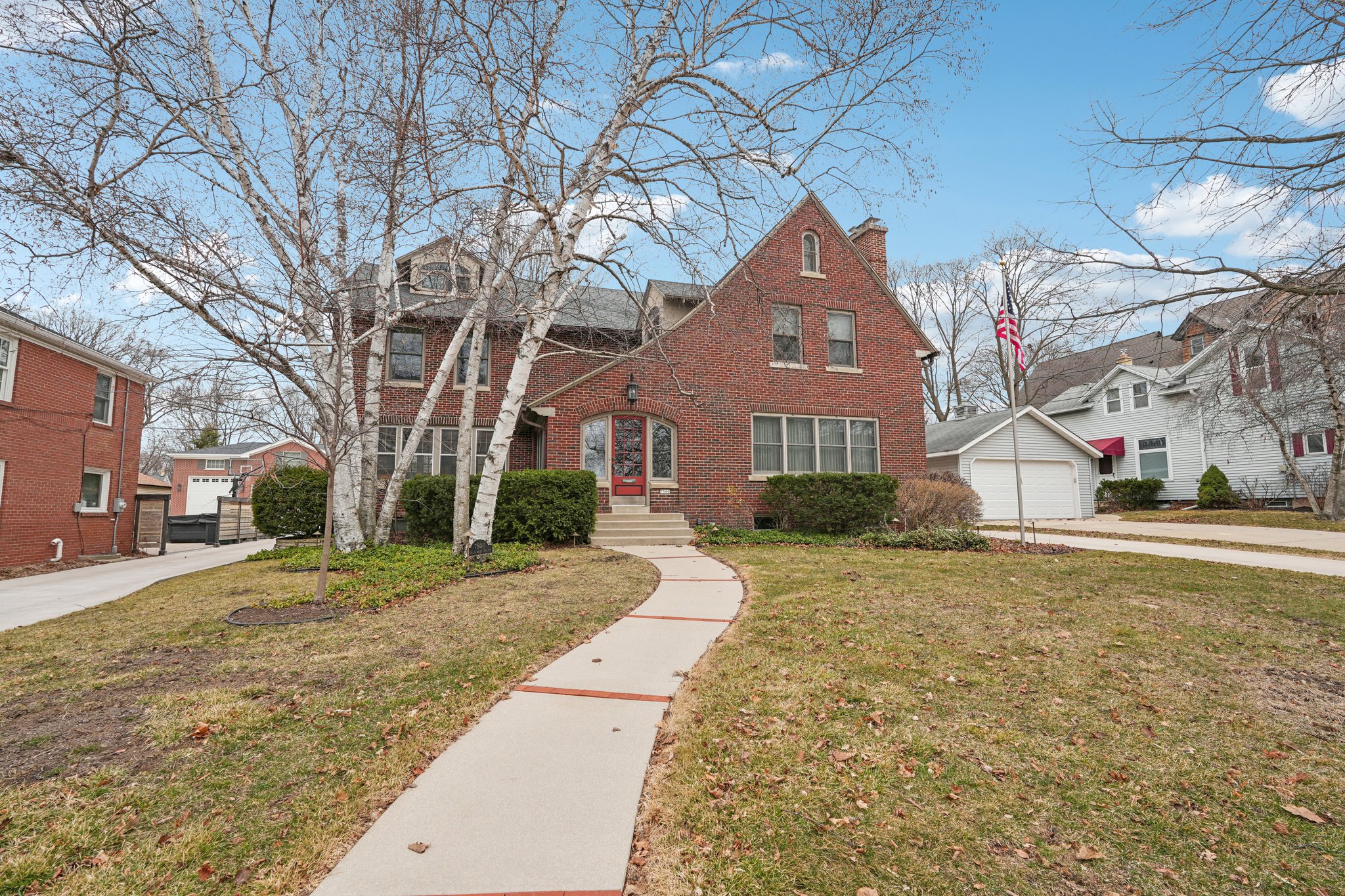 Hillcrest Dr-S1103-002.jpg