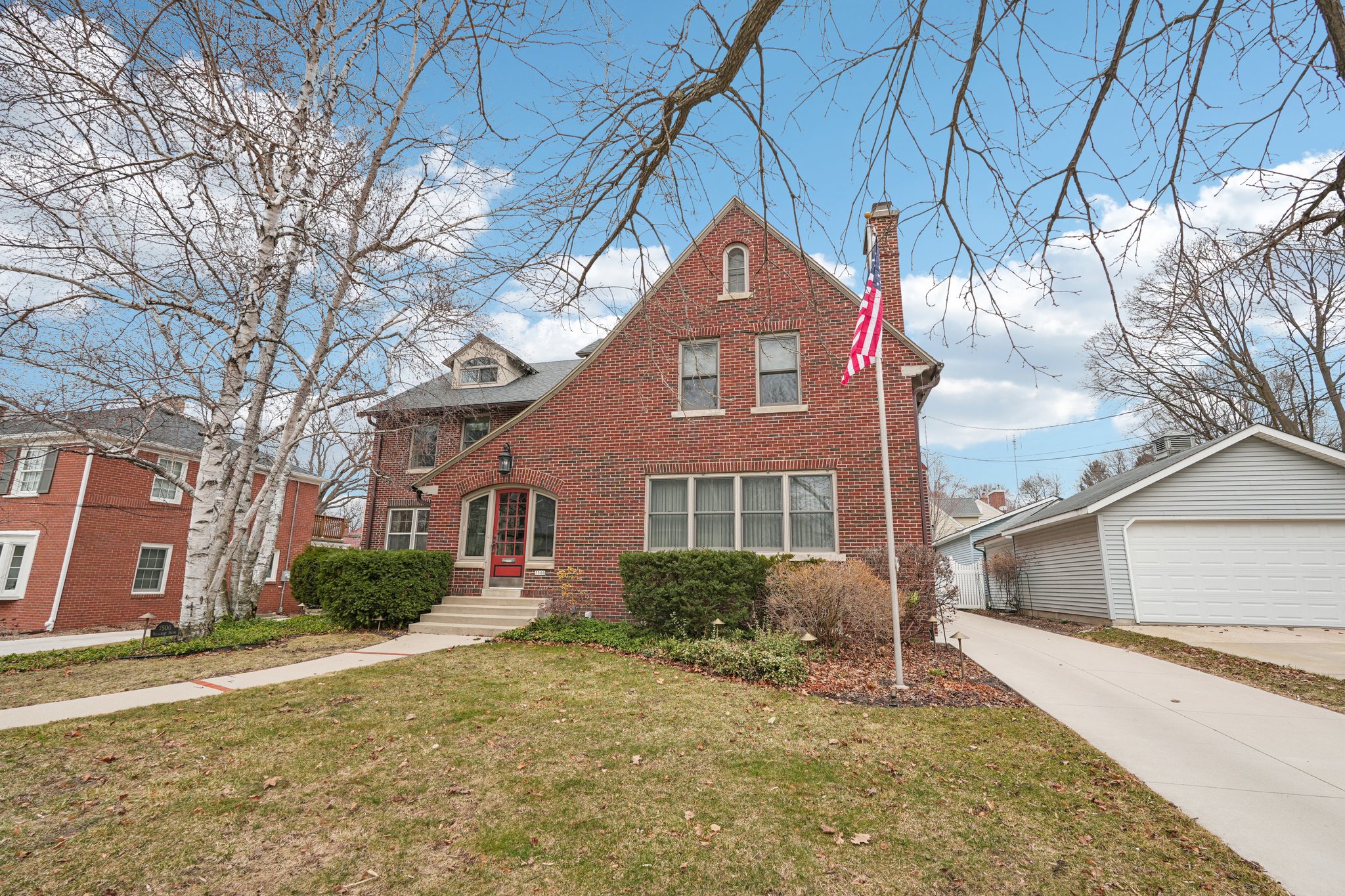 Hillcrest Dr-S1103-004.jpg