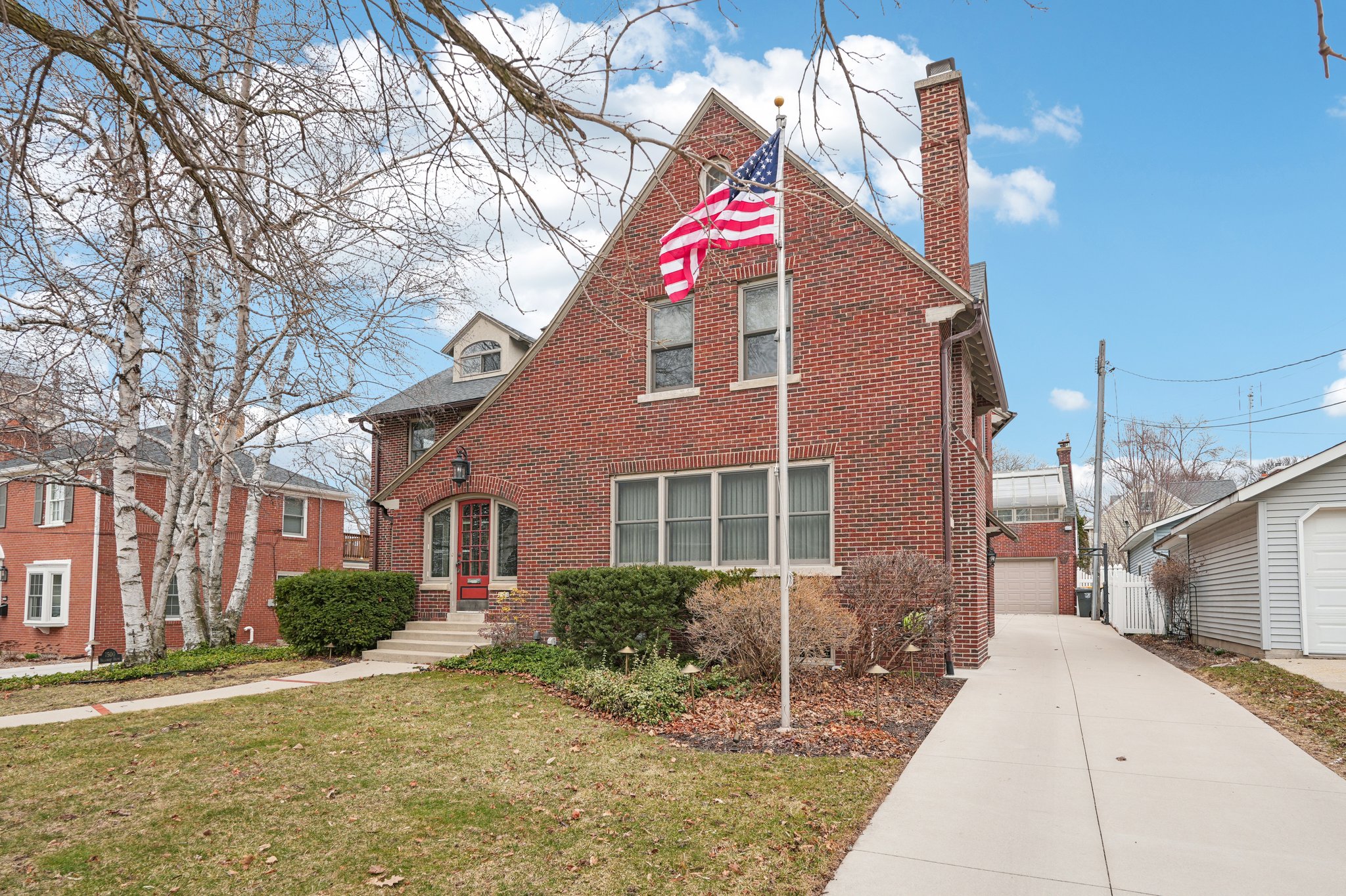 Hillcrest Dr-S1103-005.jpg