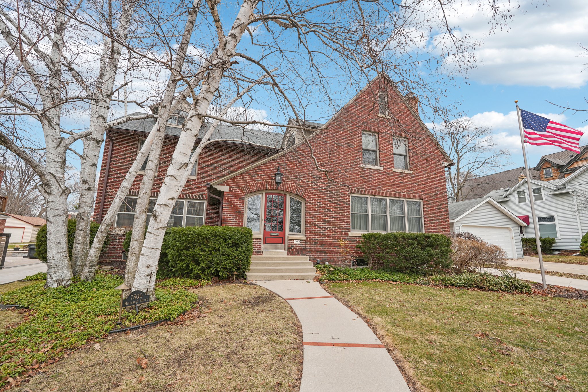 Hillcrest Dr-S1103-006.jpg