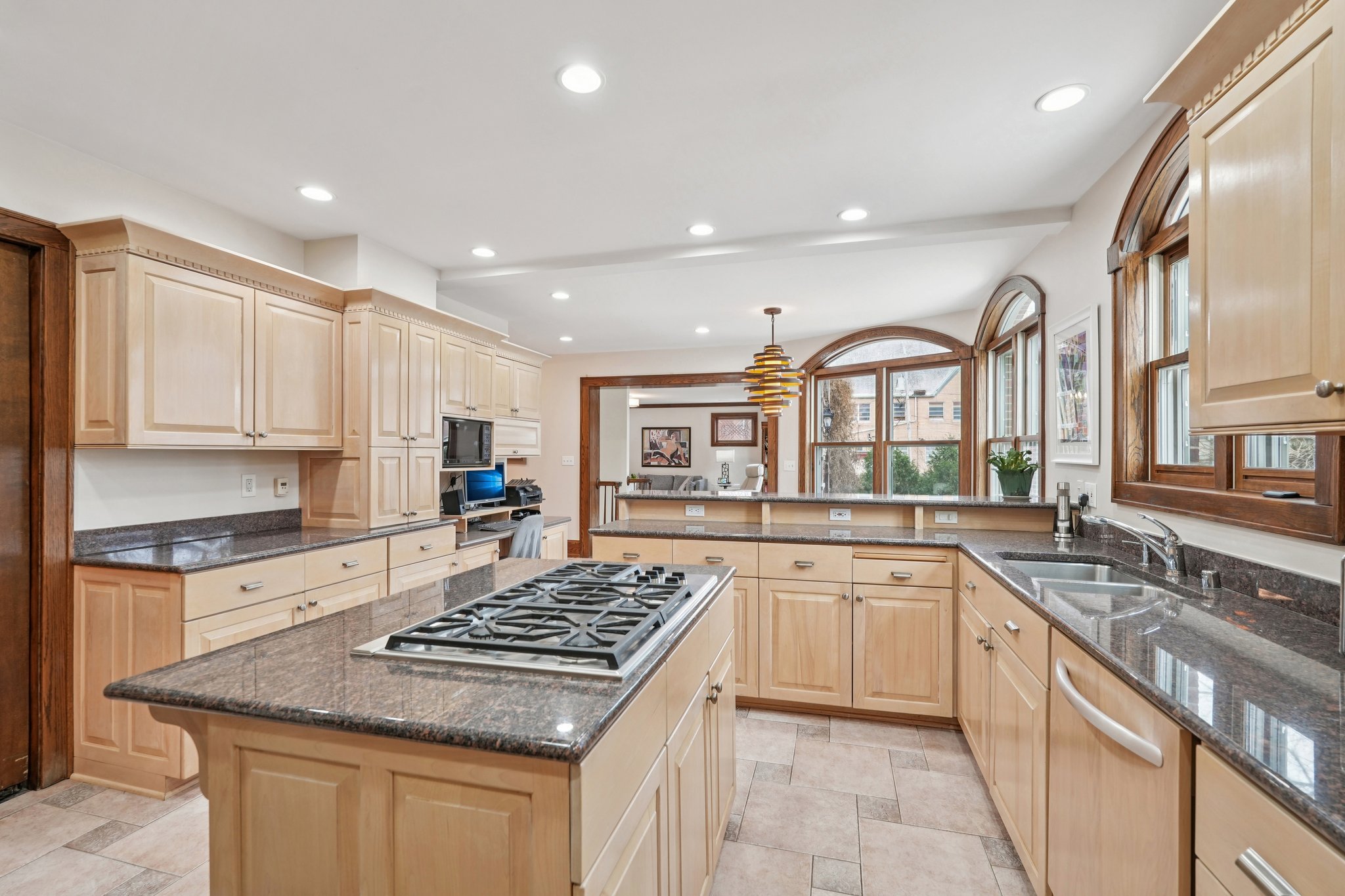 Hillcrest Dr-S1103-024.jpg