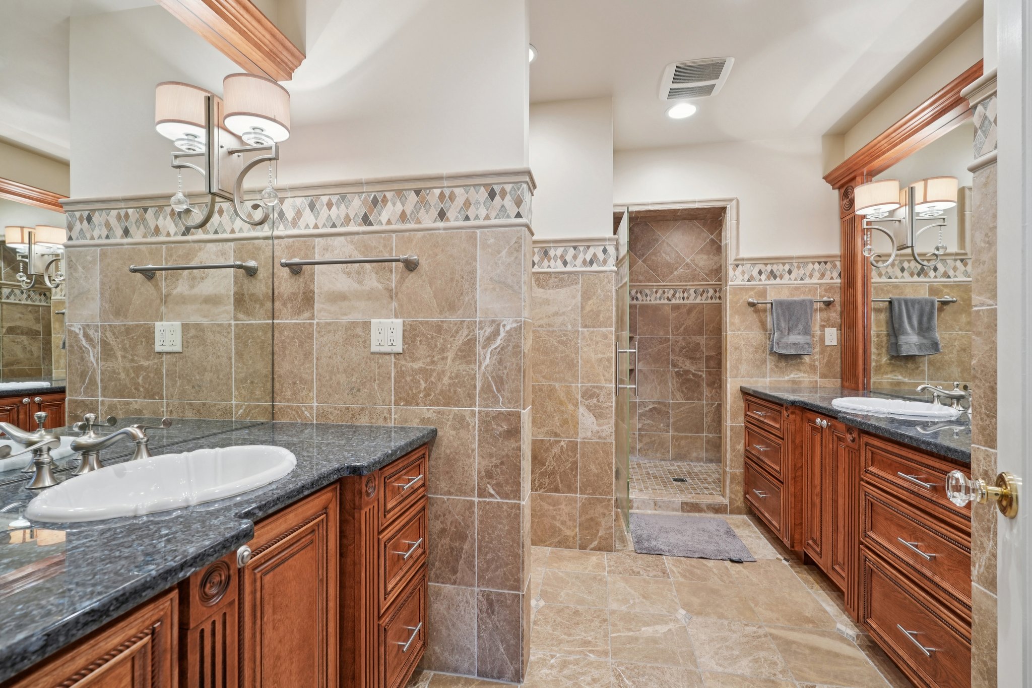 Hillcrest Dr-S1103-040.jpg