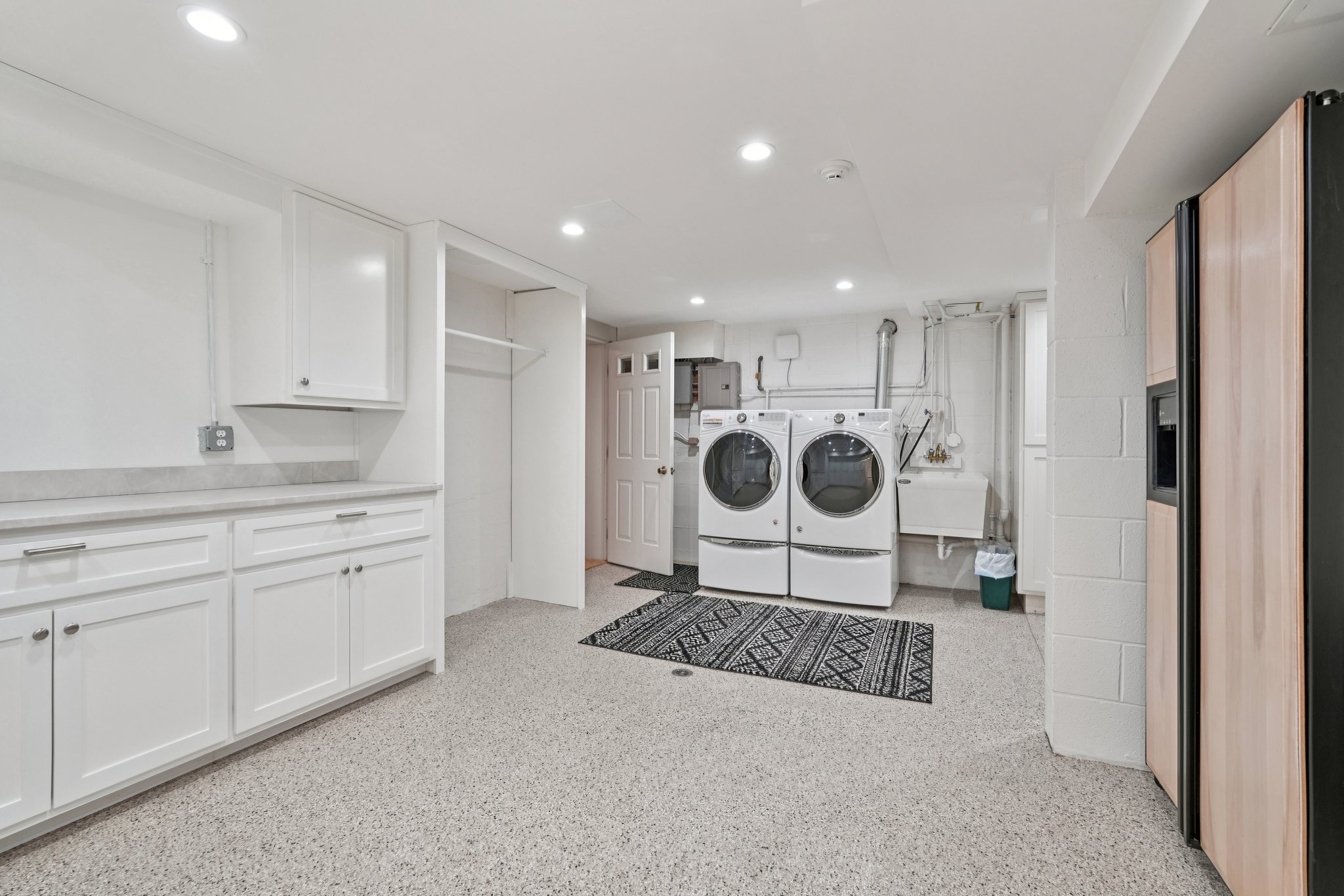 Hillcrest Dr-S1103-045.jpg