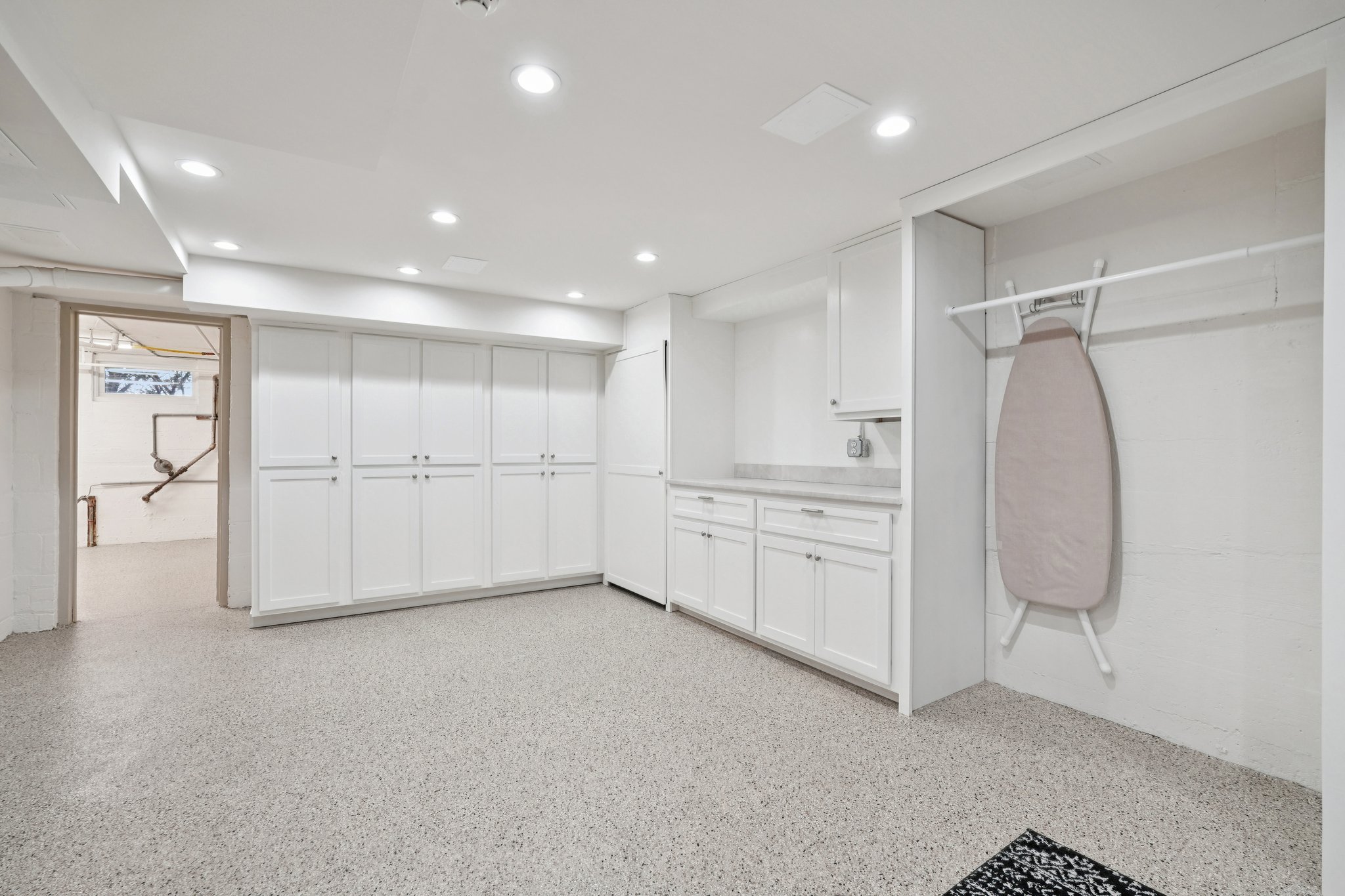 Hillcrest Dr-S1103-046.jpg