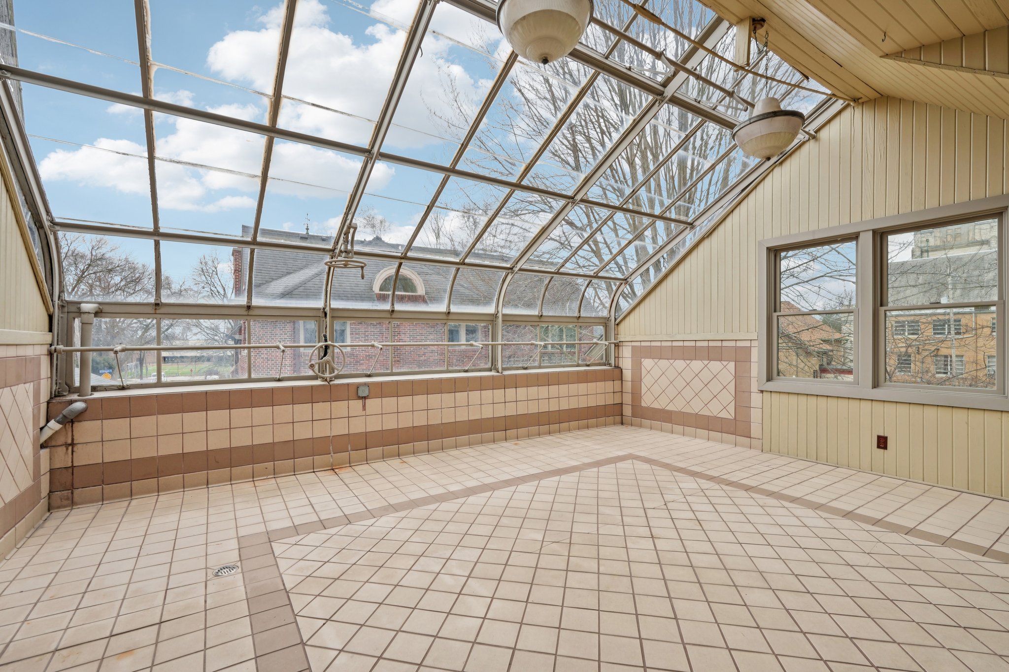 Hillcrest Dr-S1103-048.jpg