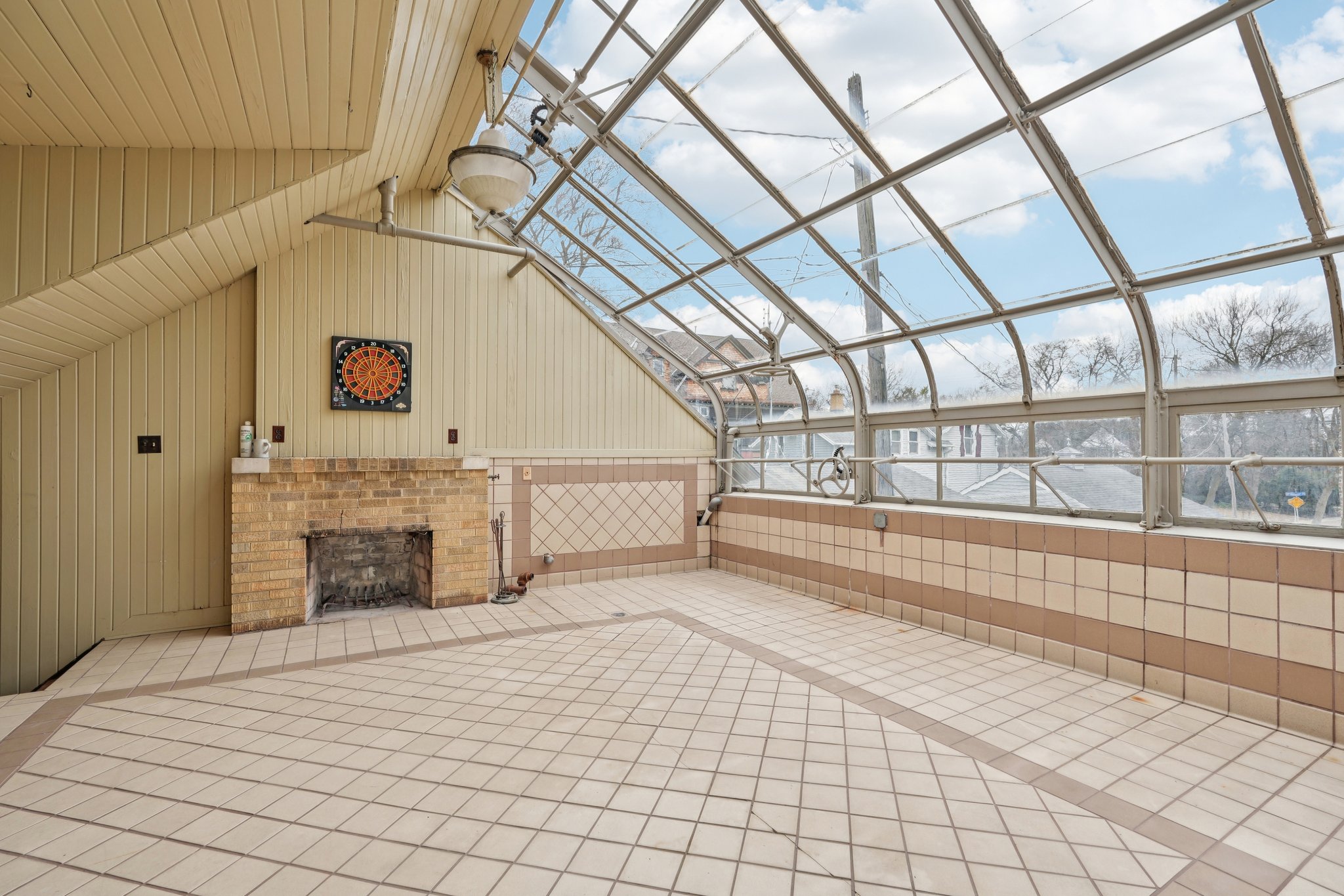 Hillcrest Dr-S1103-049.jpg