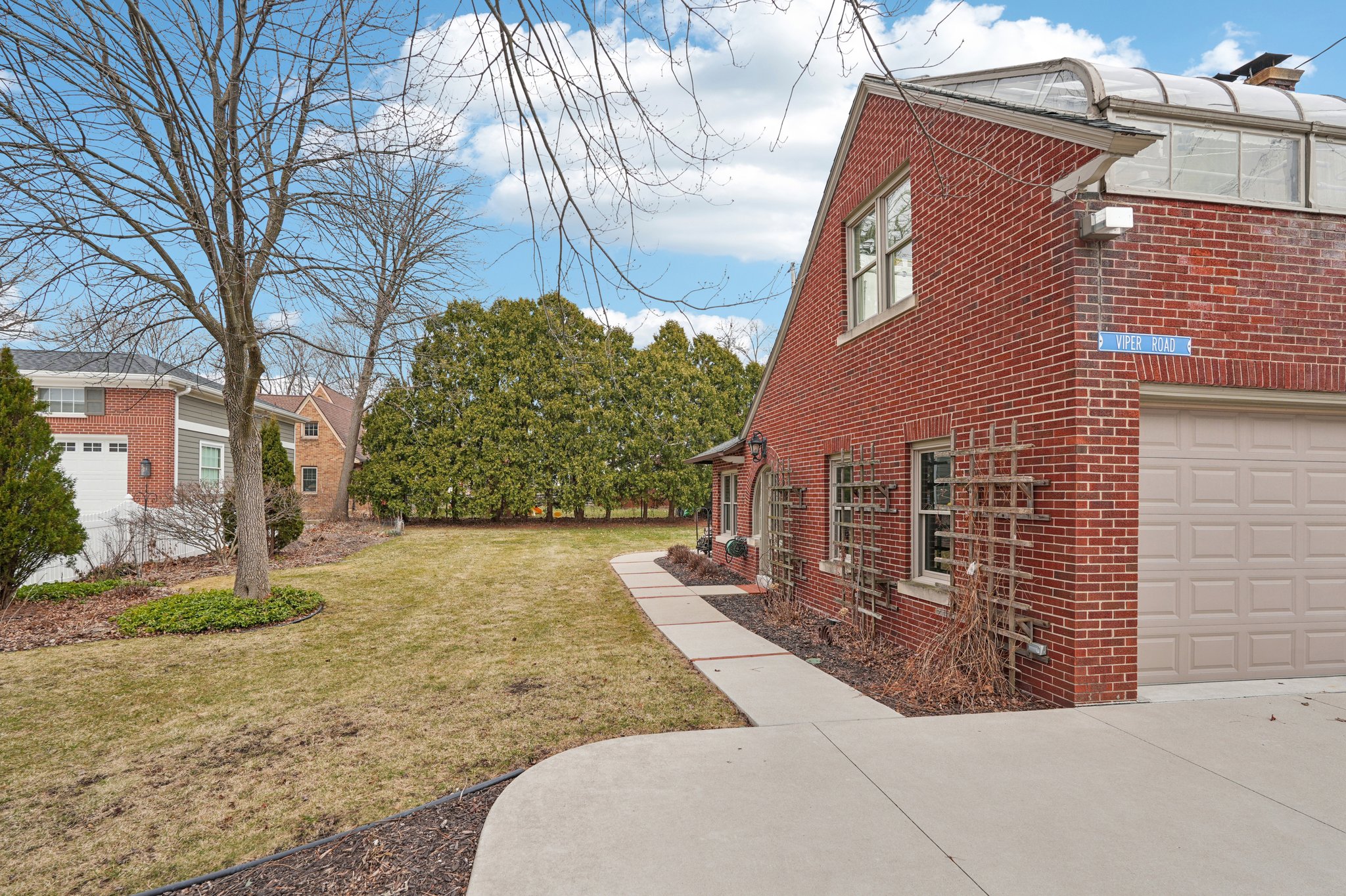 Hillcrest Dr-S1103-053.jpg