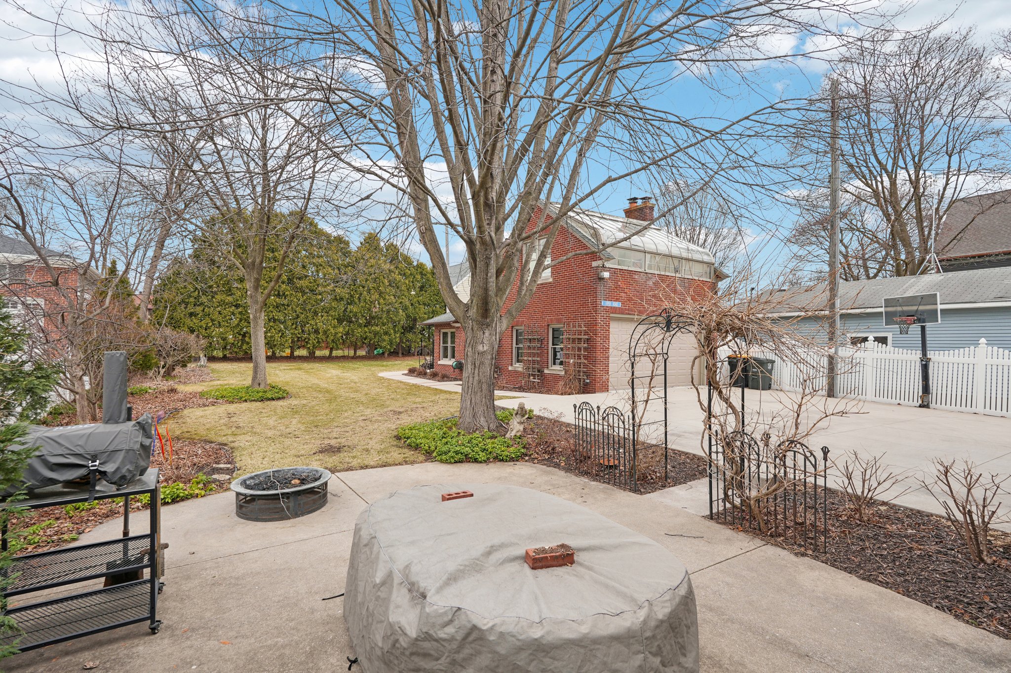 Hillcrest Dr-S1103-057.jpg