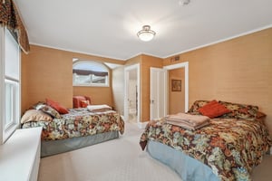 Hillcrest Dr-S1103-028.jpg