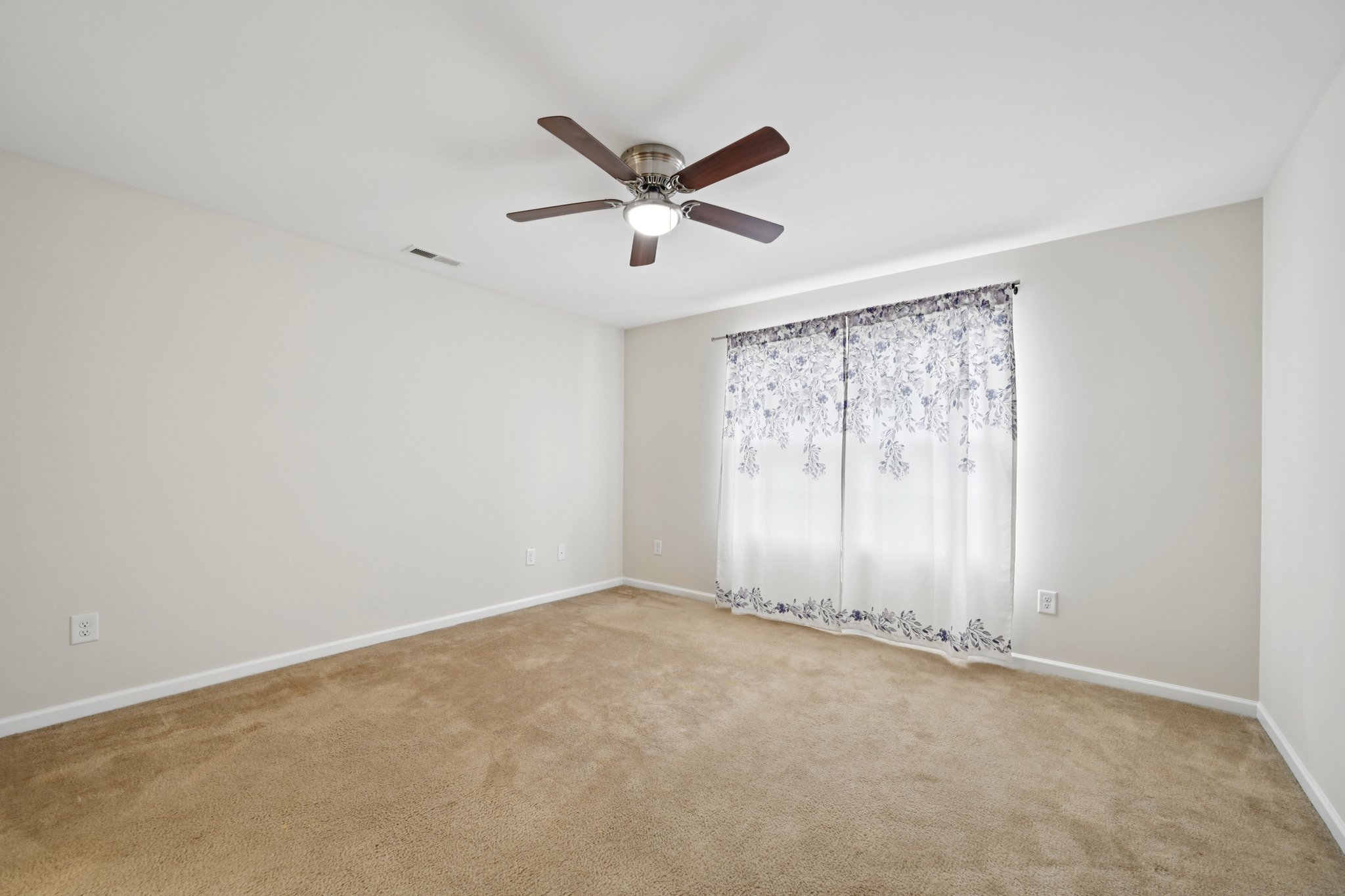 Oliver Park Dr-S2308-021.jpg