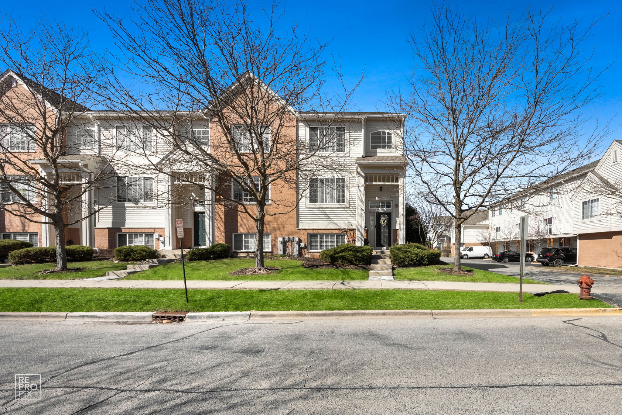7504 Claridge Dr E, Bridgeview, IL 60455_001
