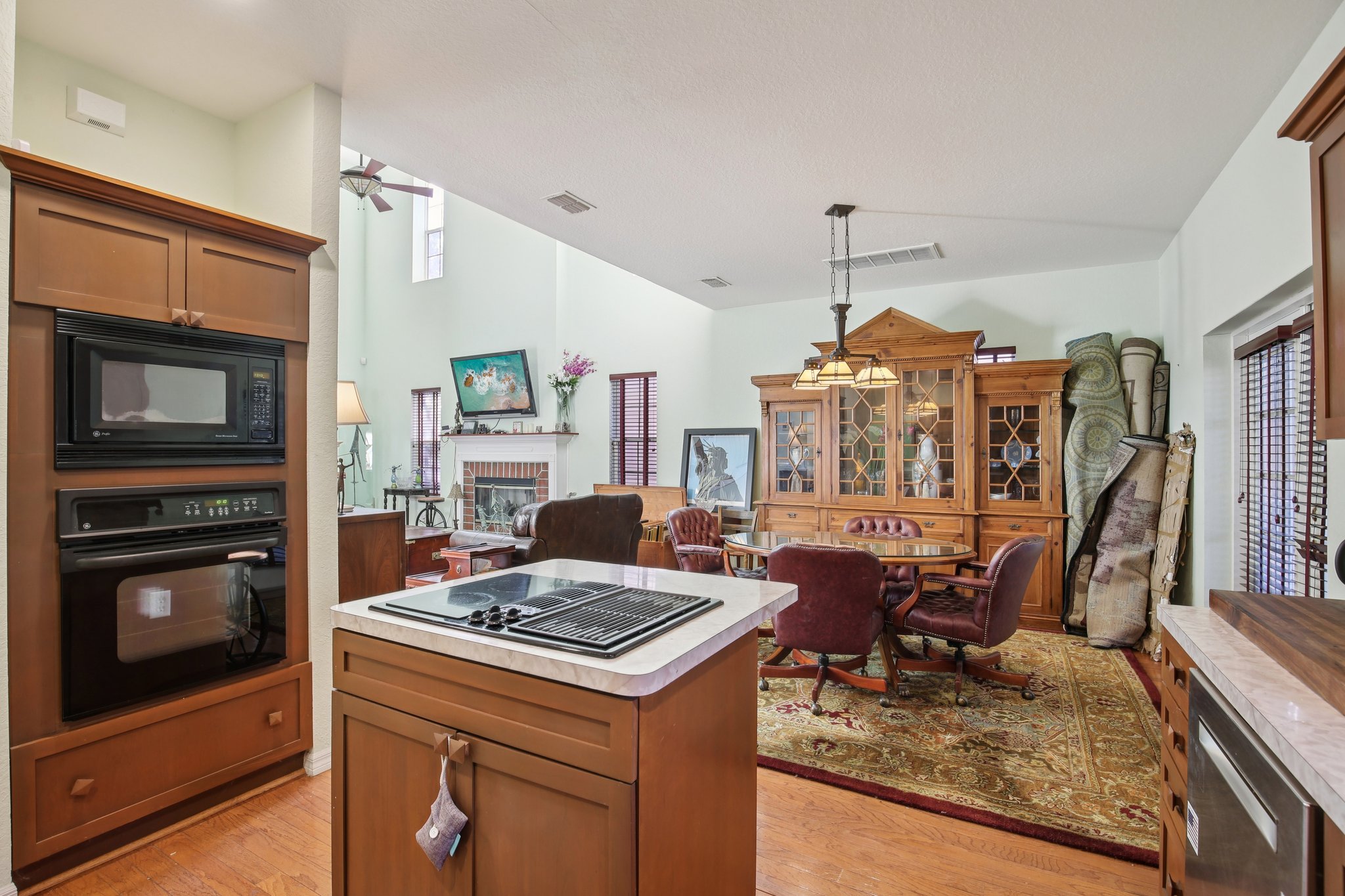 S Mascotte St-S3011-015.jpg