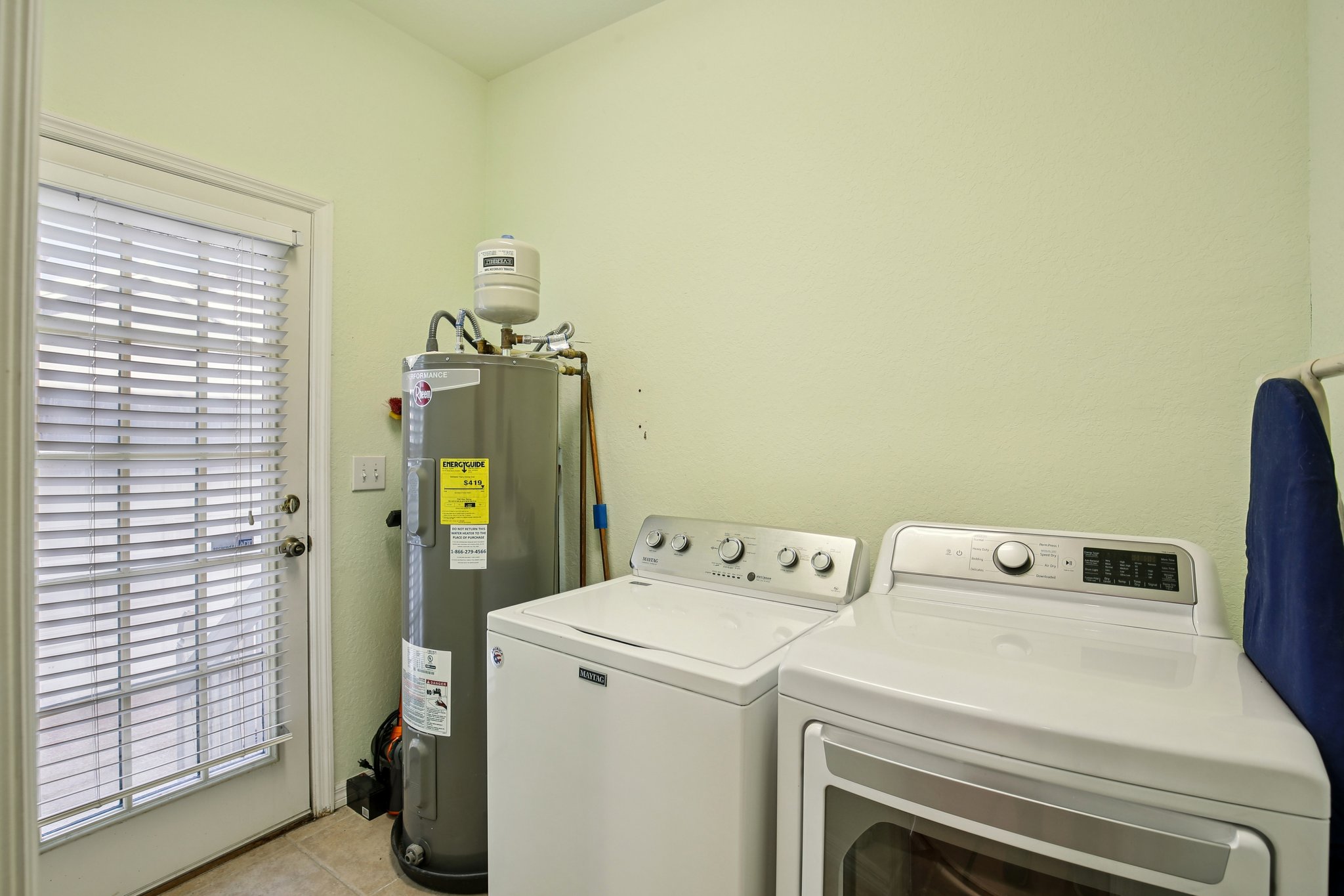 S Mascotte St-S3011-017.jpg