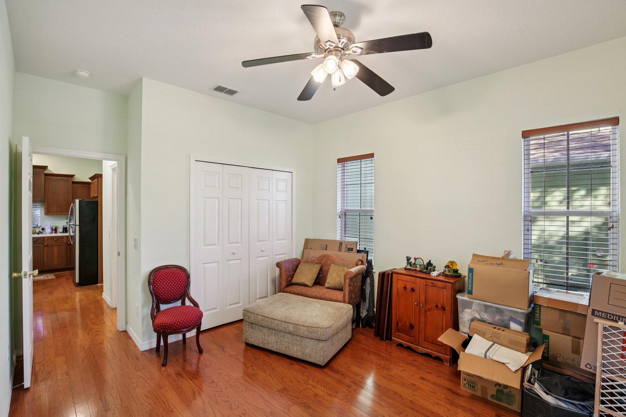 S Mascotte St-S3011-021.jpg