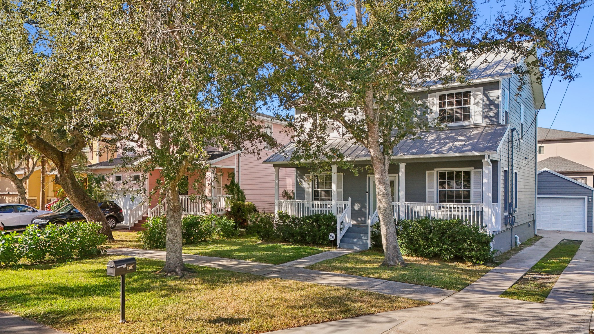 S Mascotte St-S3011-065.jpg