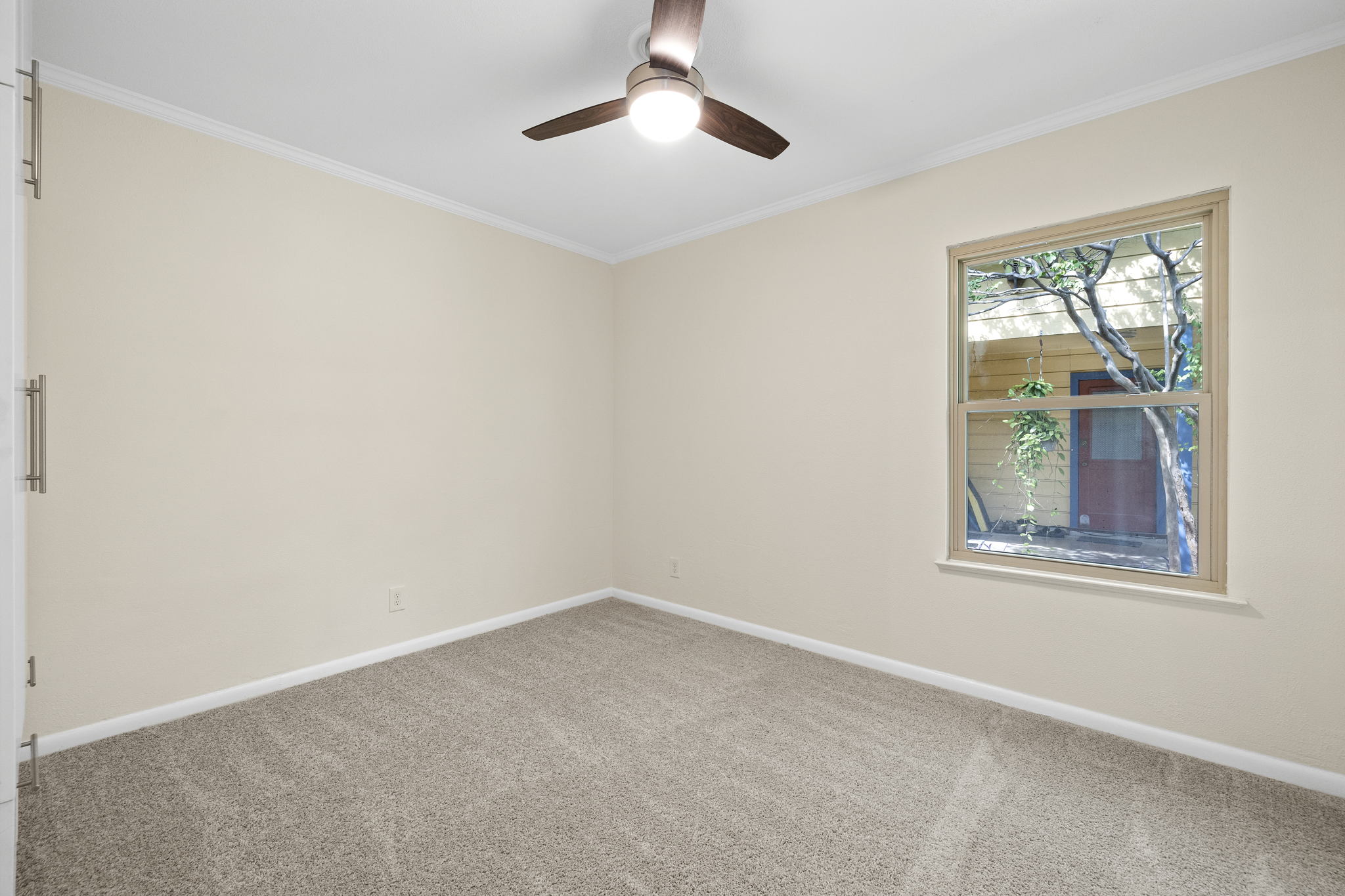 7508 Meadowview Ln, Austin, TX 78752, USA Photo 25