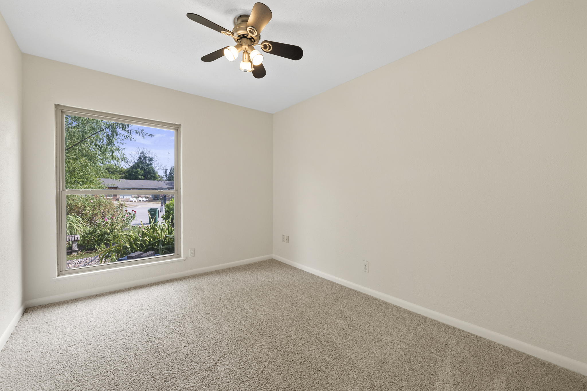 7508 Meadowview Ln, Austin, TX 78752, USA Photo 27
