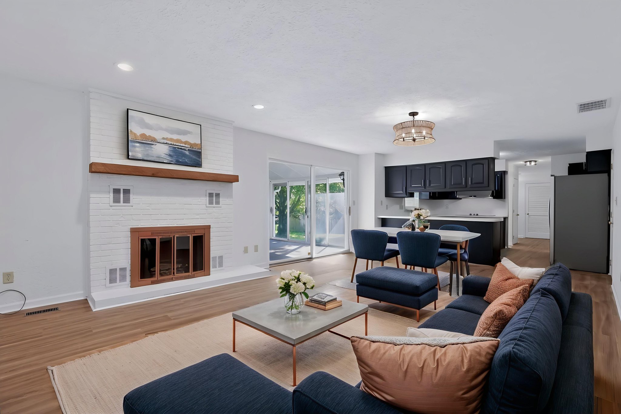 751 Hawthorne-11 virtually staged.jpeg