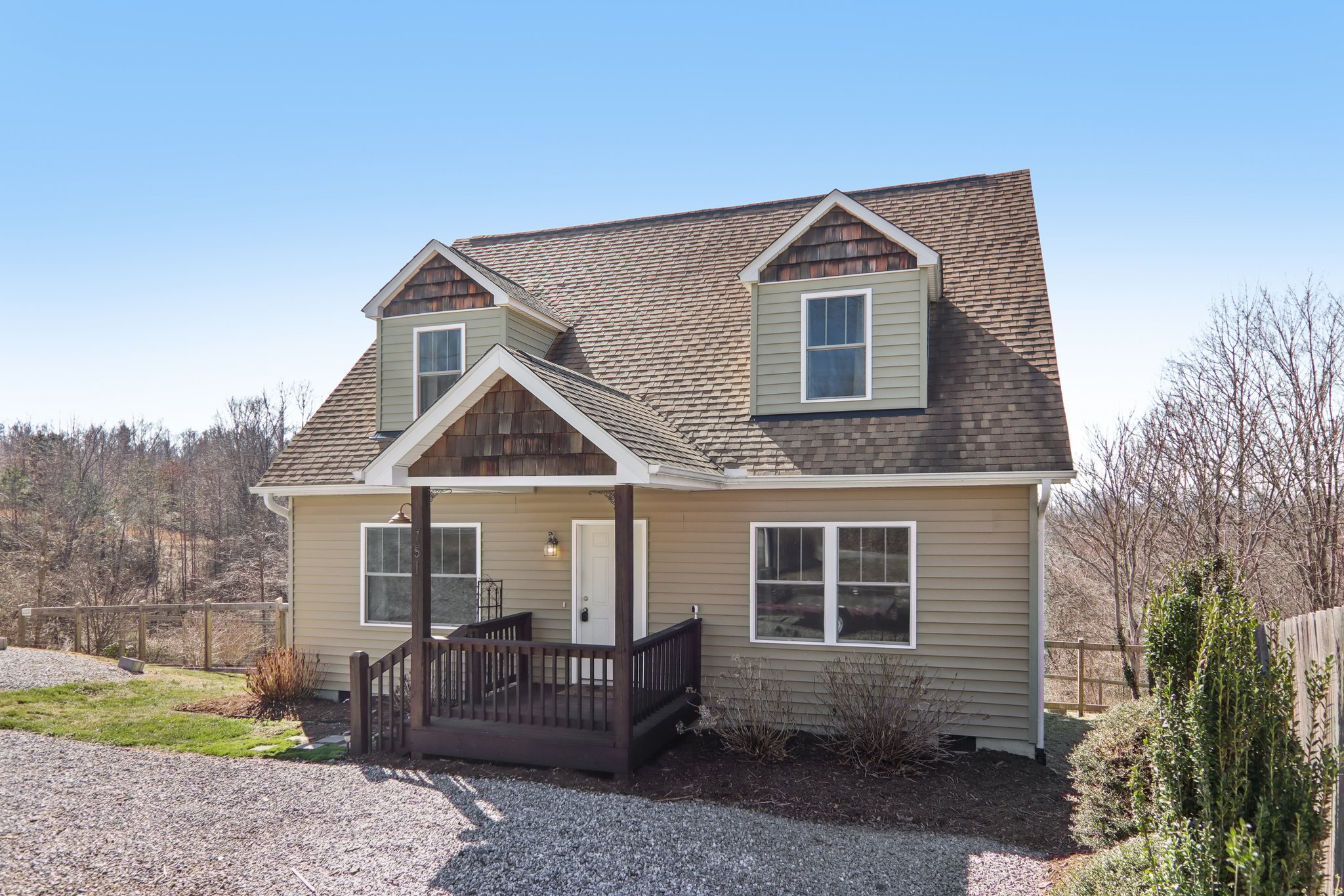 Hutch Mountain Rd-S0103-002.jpg