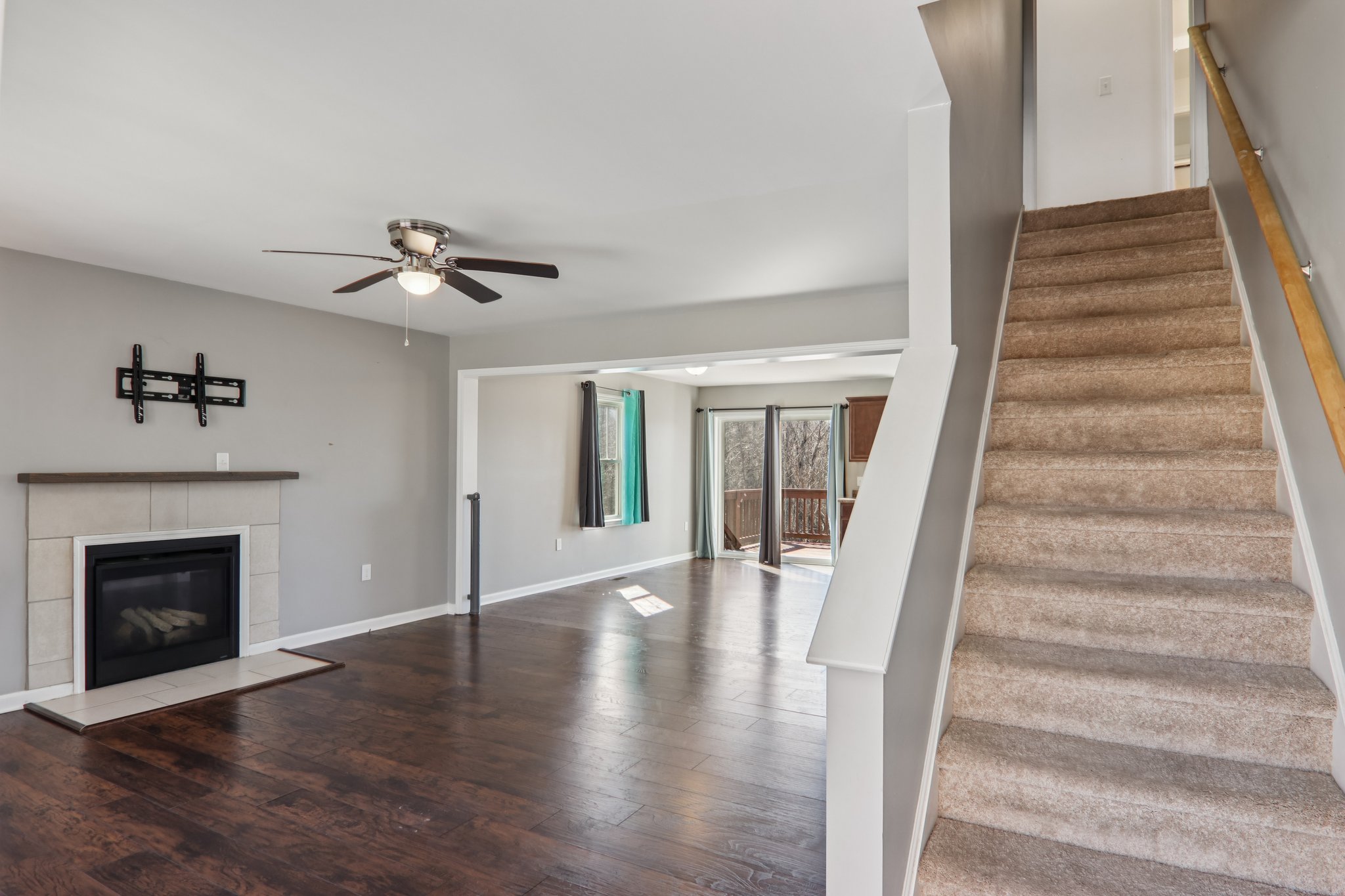 Hutch Mountain Rd-S0103-007.jpg