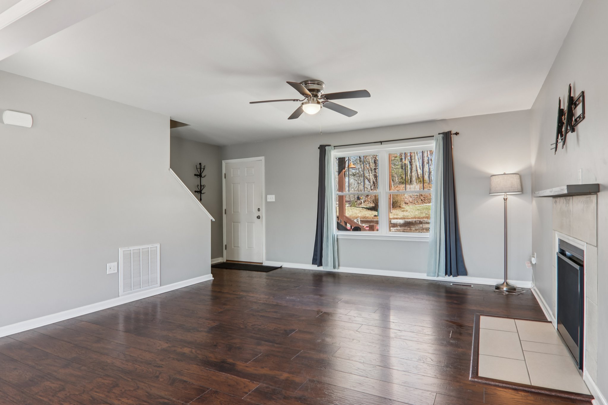 Hutch Mountain Rd-S0103-008.jpg