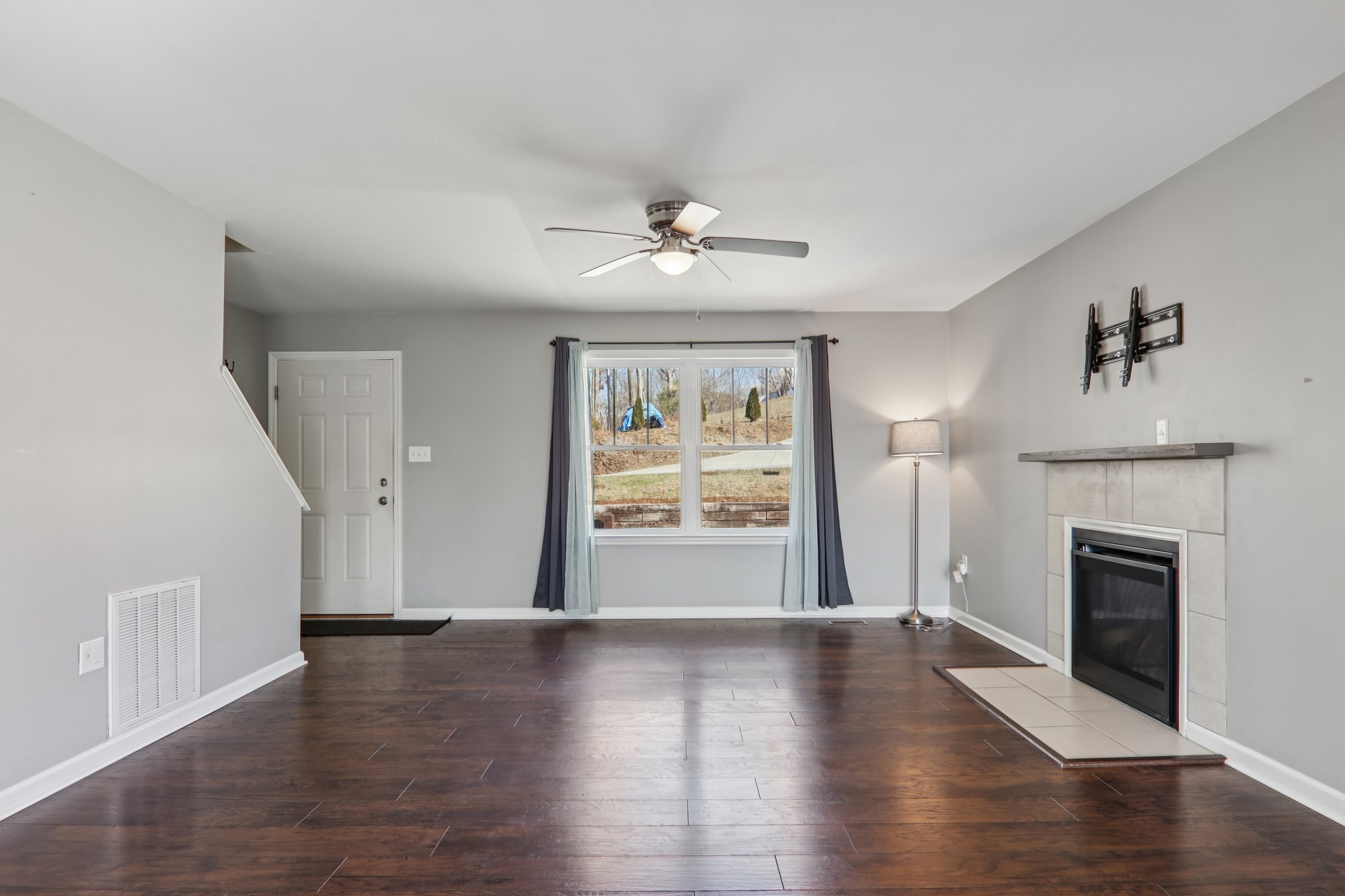 Hutch Mountain Rd-S0103-009.jpg