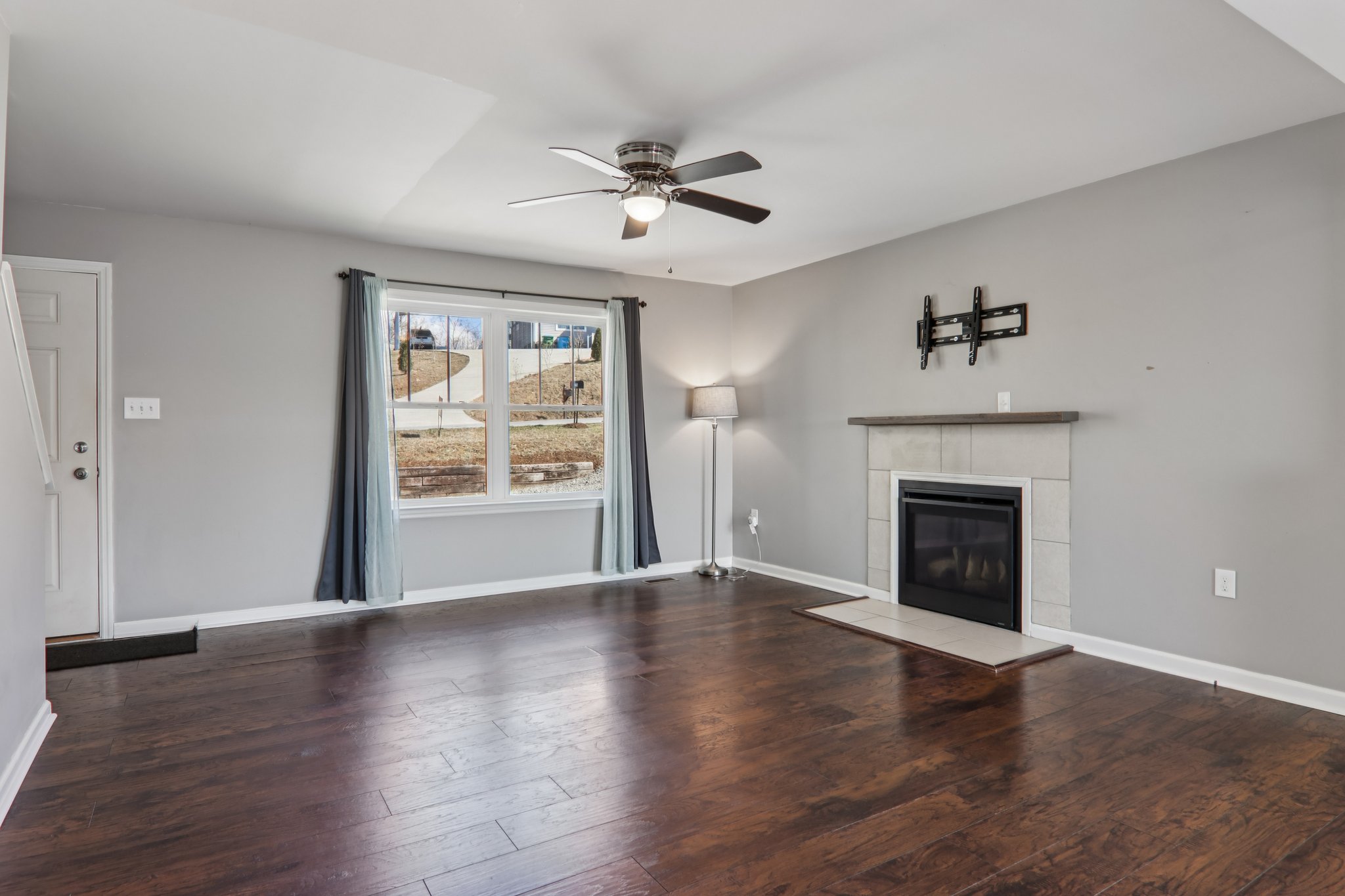 Hutch Mountain Rd-S0103-010.jpg