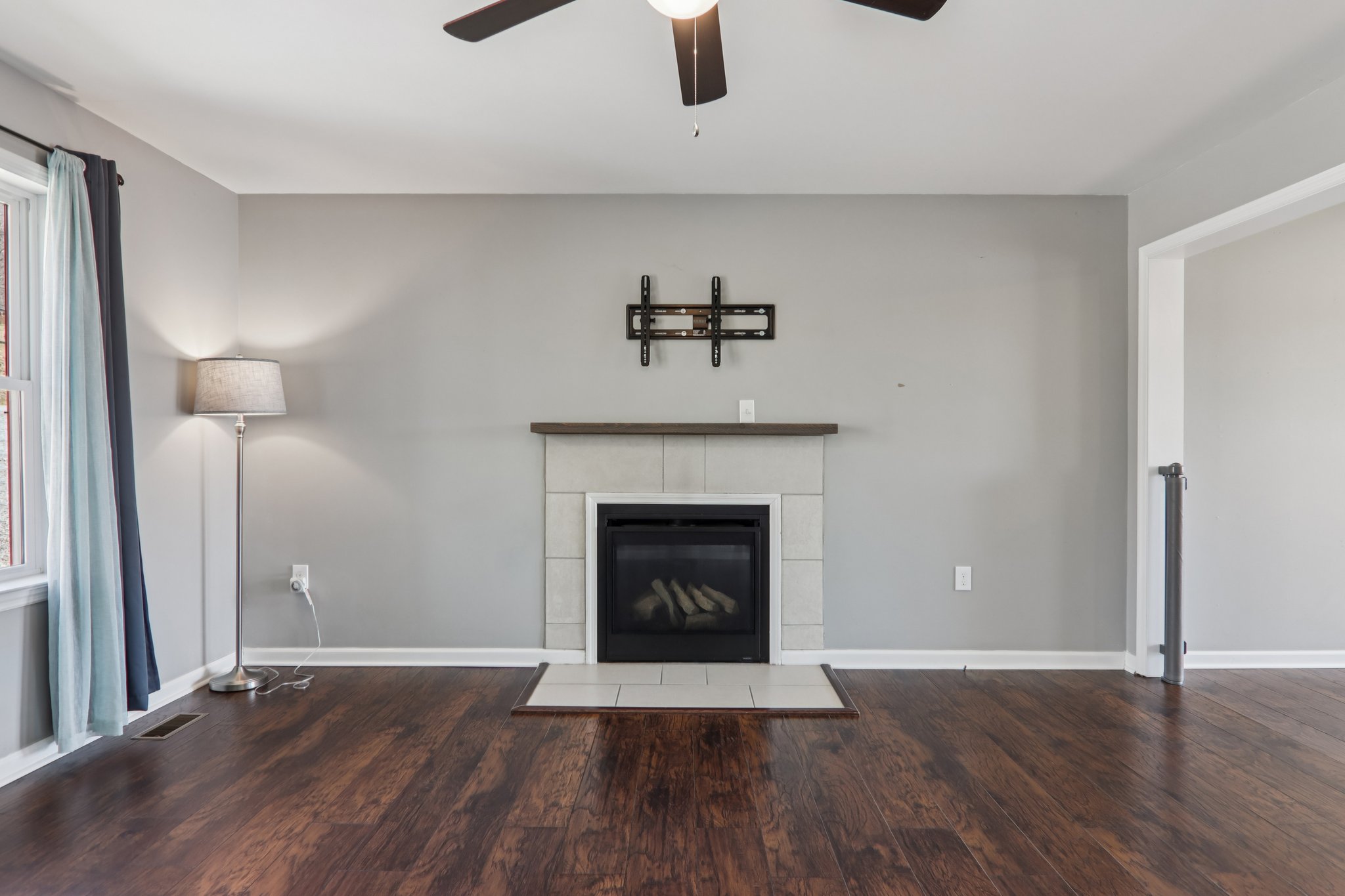 Hutch Mountain Rd-S0103-011.jpg