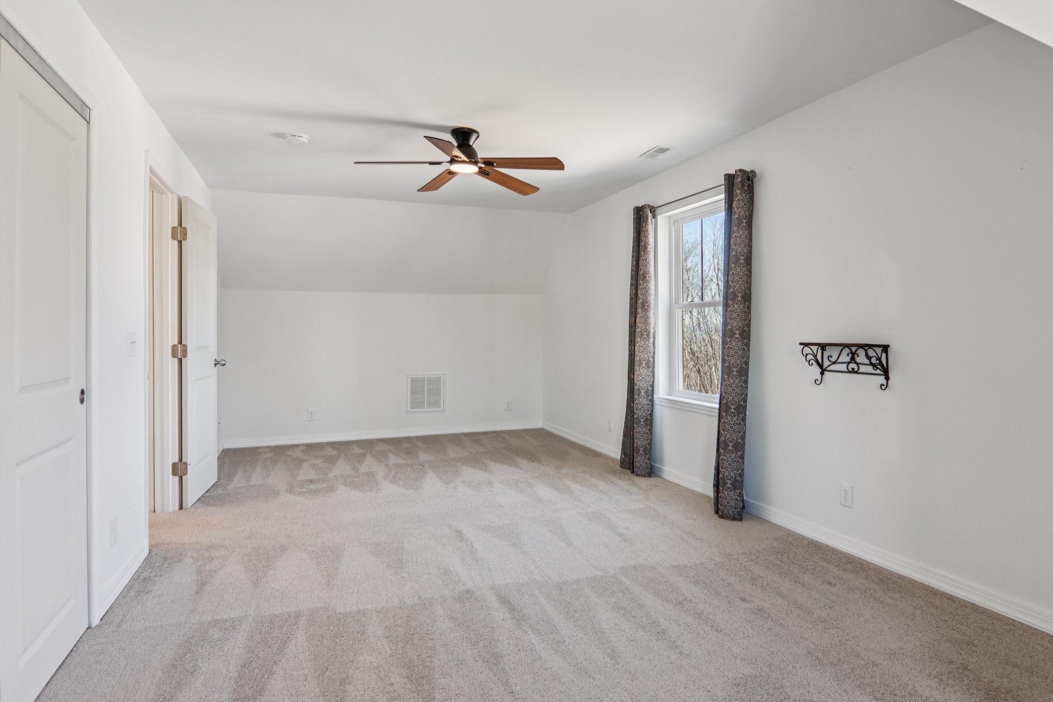 Hutch Mountain Rd-S0103-036.jpg