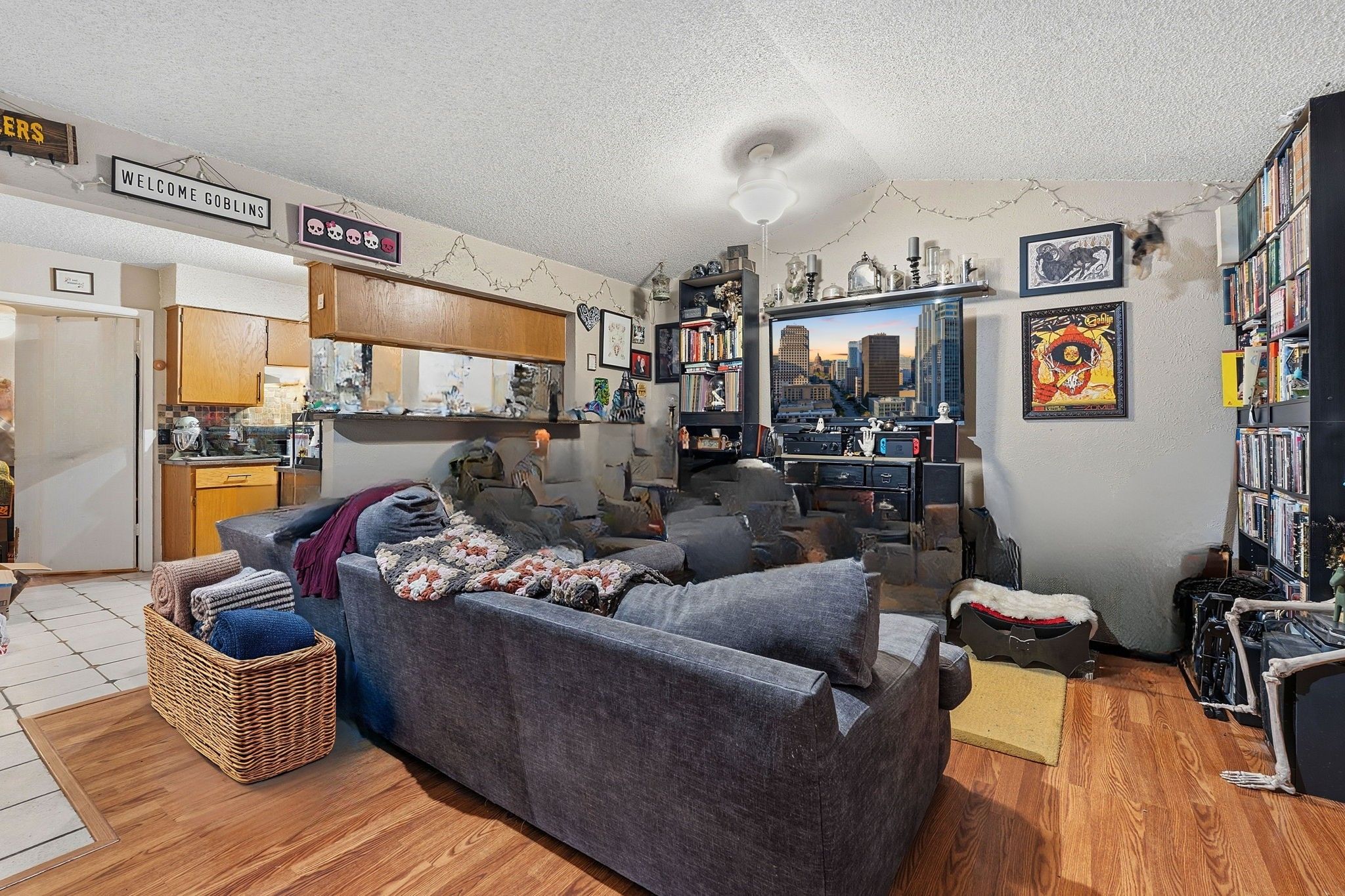 Unit B. Living room (virtually updated)
