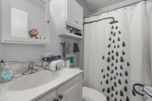 Unit B. Bathroom #2