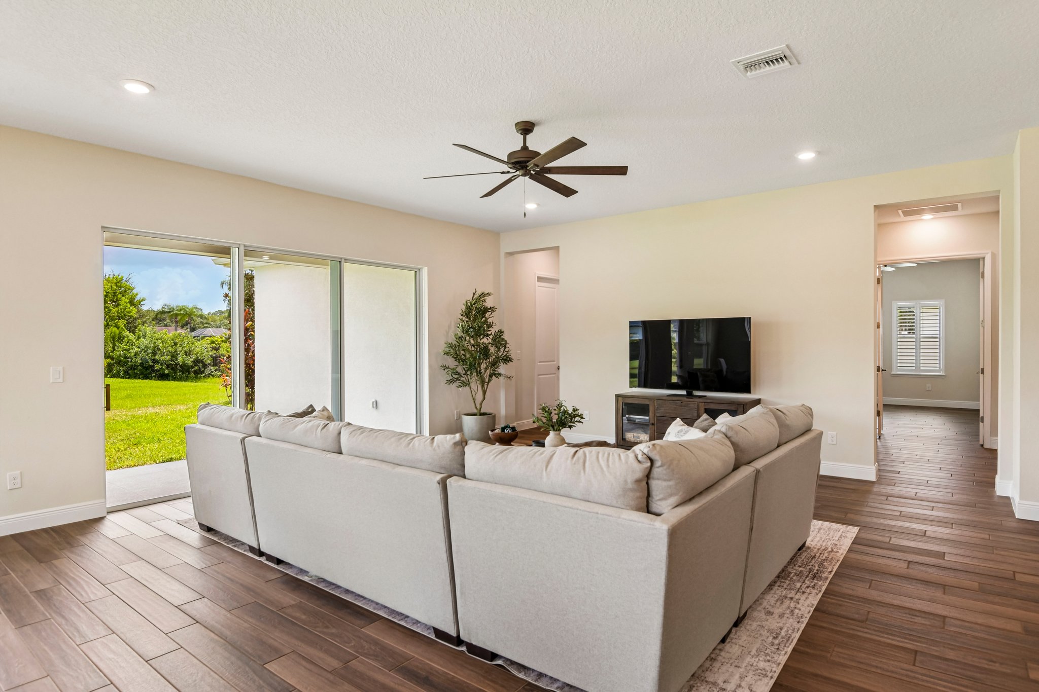 Ashbrooke Pine Lp-S1208-007.jpg