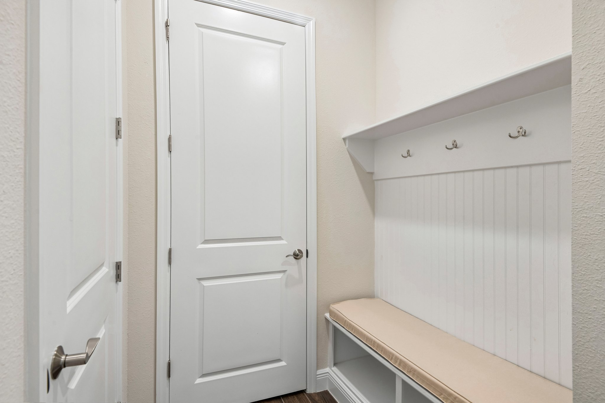 Ashbrooke Pine Lp-S1208-029.jpg