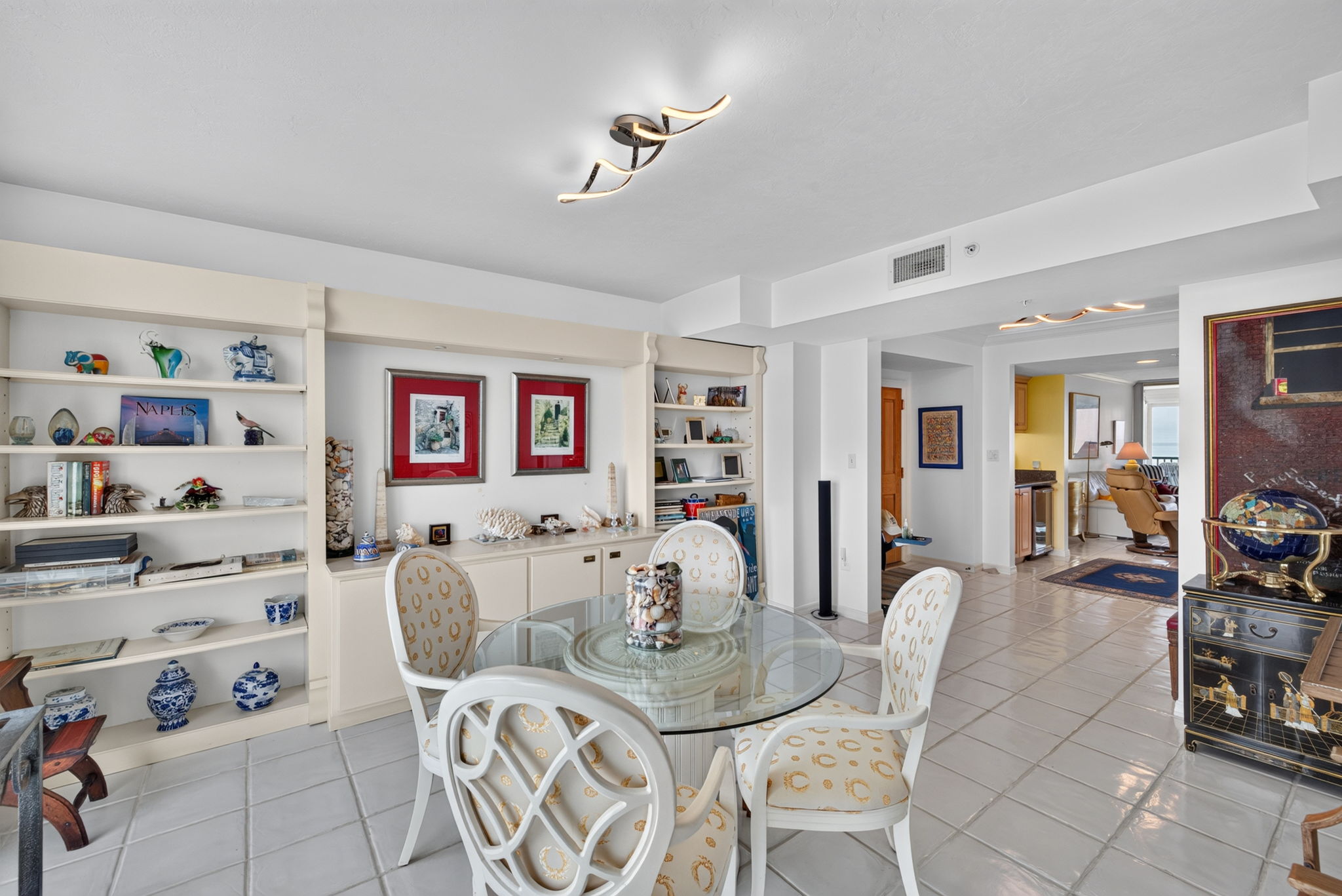 Dining Room 4 of 5