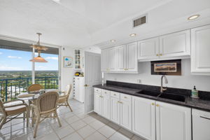 Kitchen 3 of 4