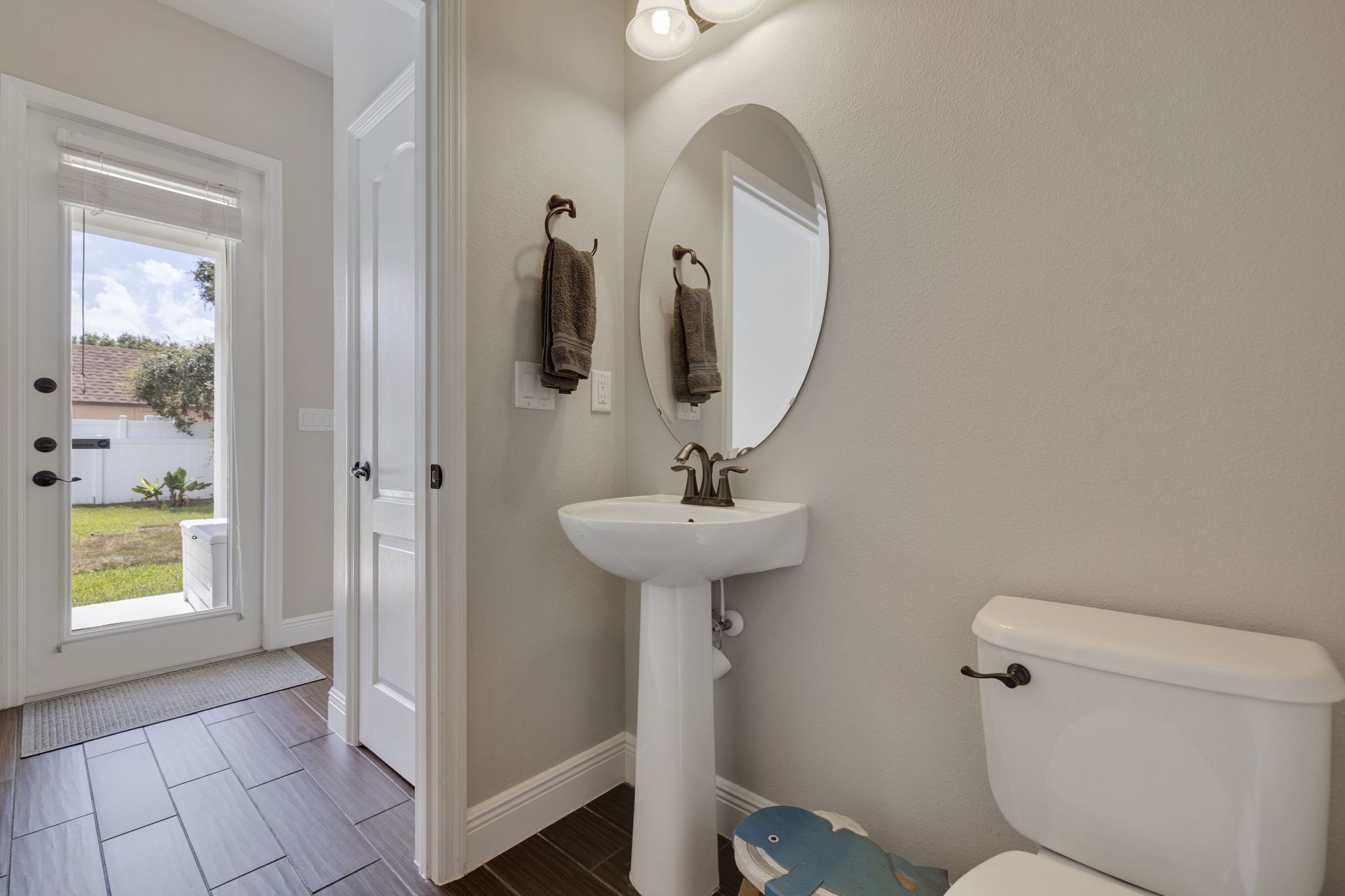 AB3_7515 S Trask St-23