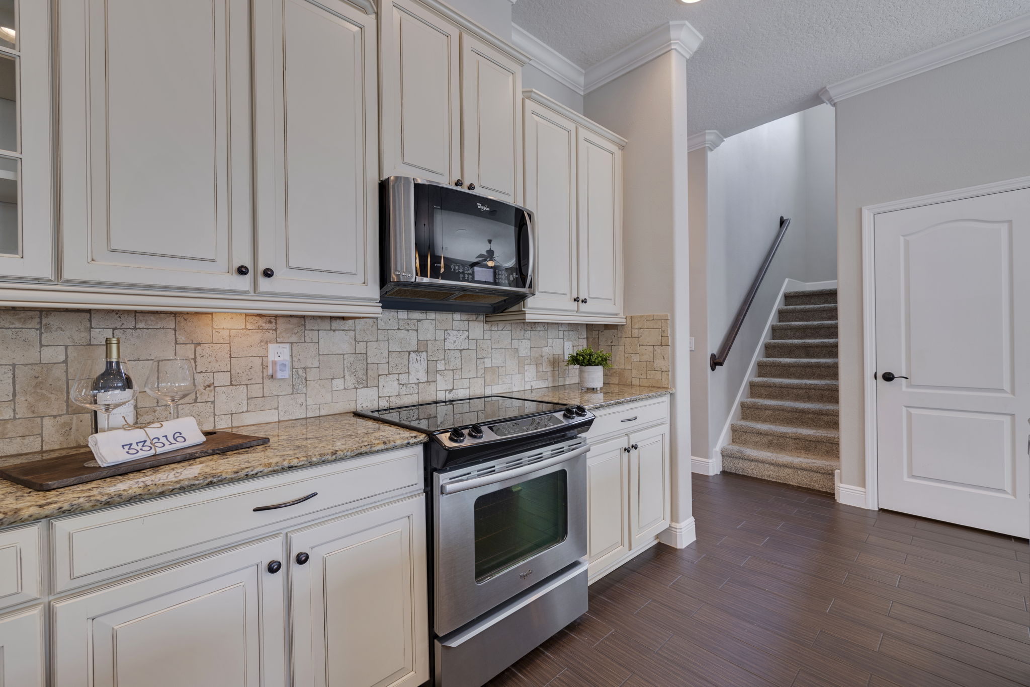 AB3_7515 S Trask St-16