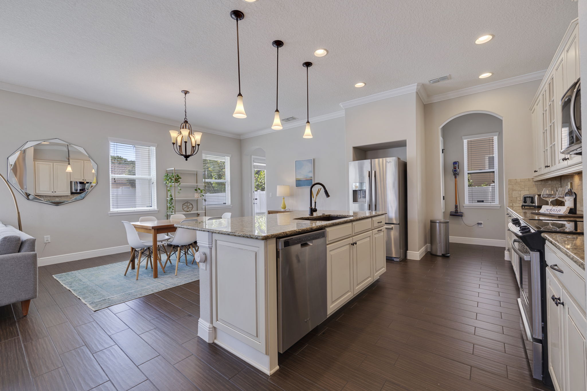 AB3_7515 S Trask St-14