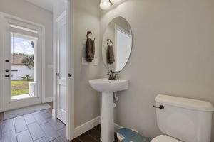 AB3_7515 S Trask St-23