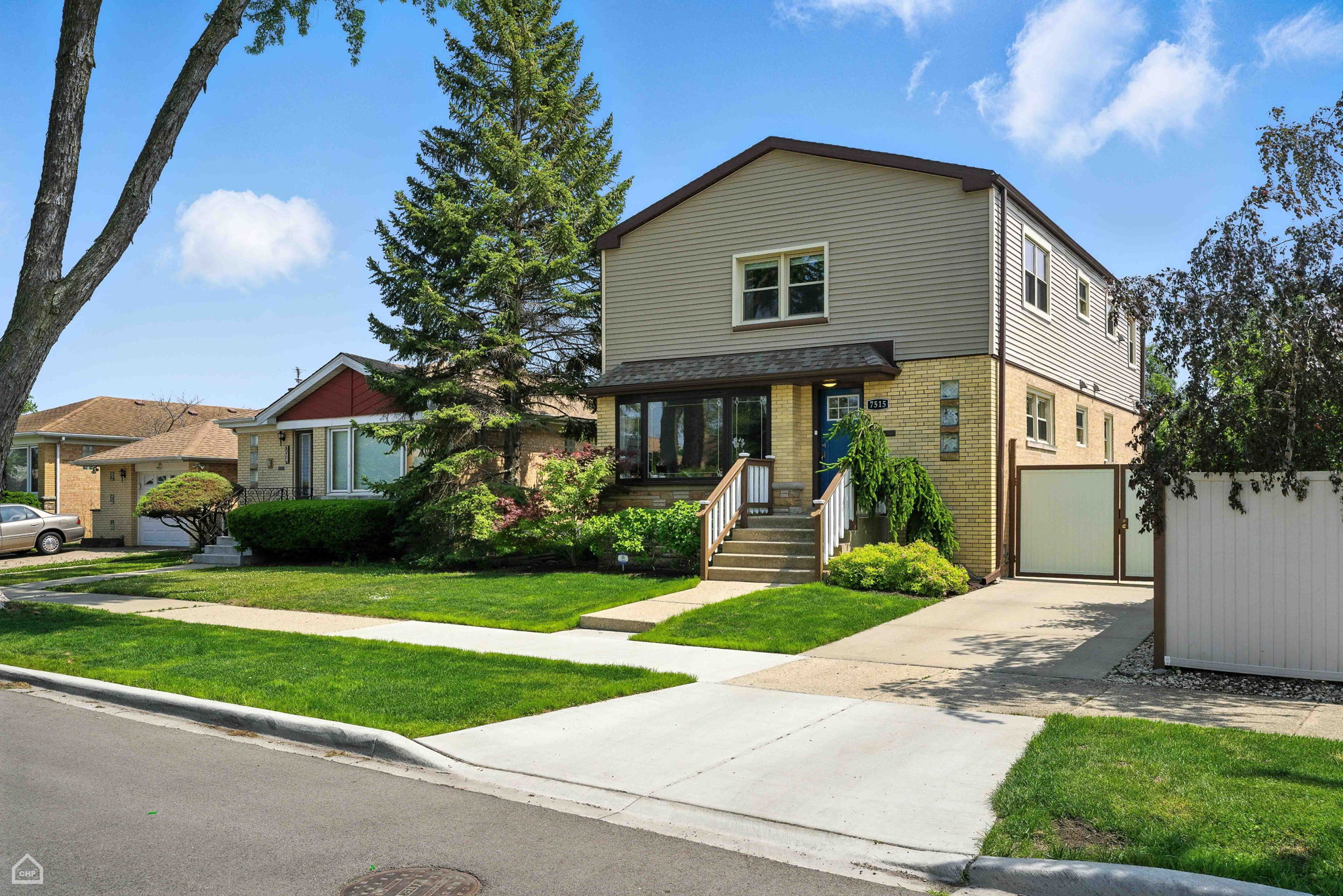 7515 W Roscoe St_007