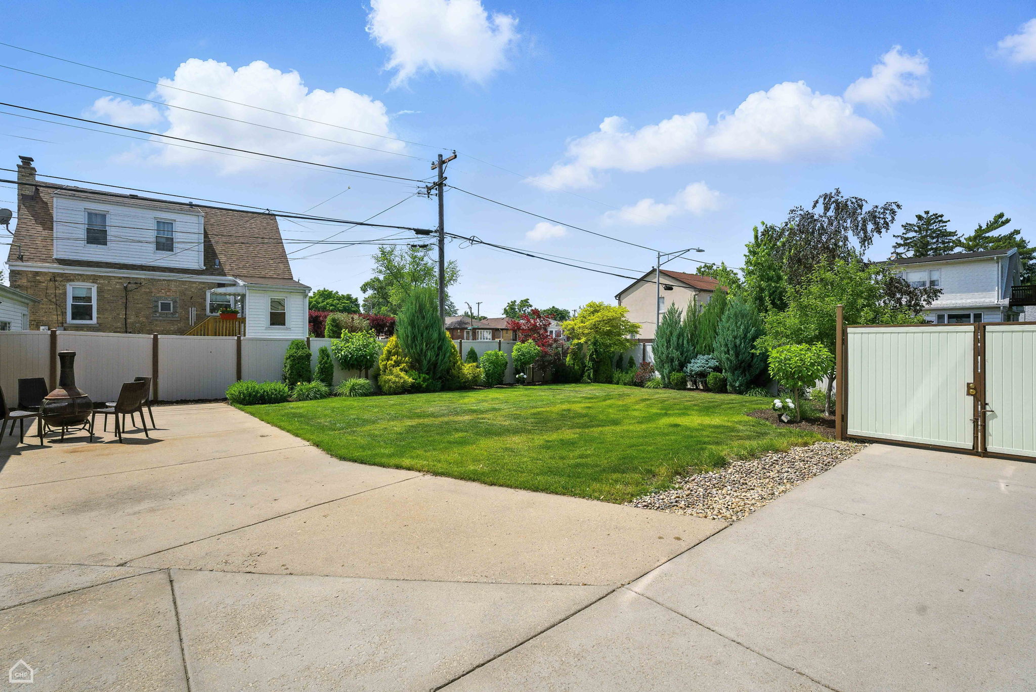 7515 W Roscoe St_016