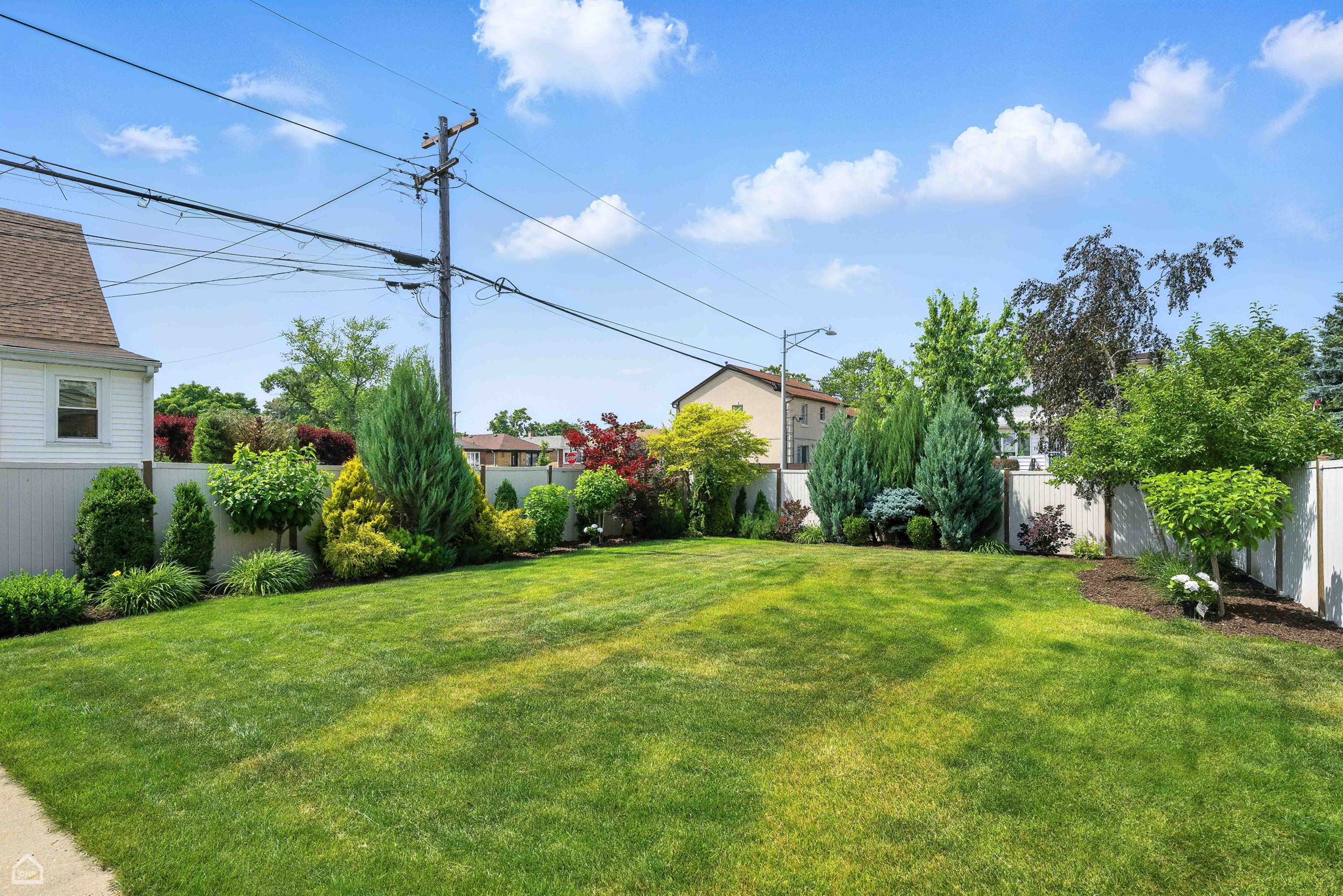 7515 W Roscoe St_017